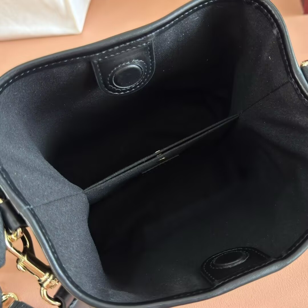 G*u*i gg emblem small bucket bag 19x18x11cm