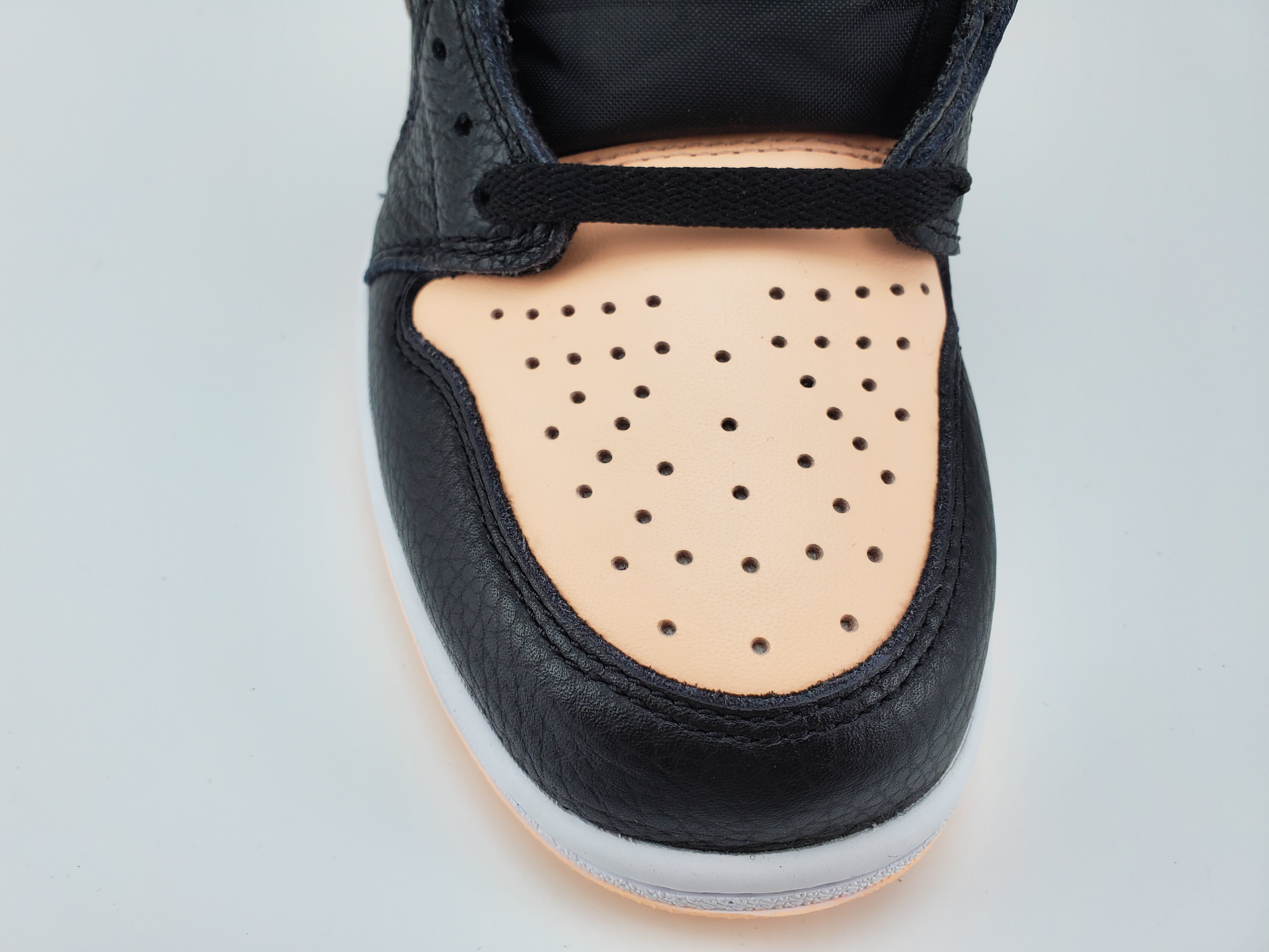 Jordan 1 Retro High Black Crimson Tint