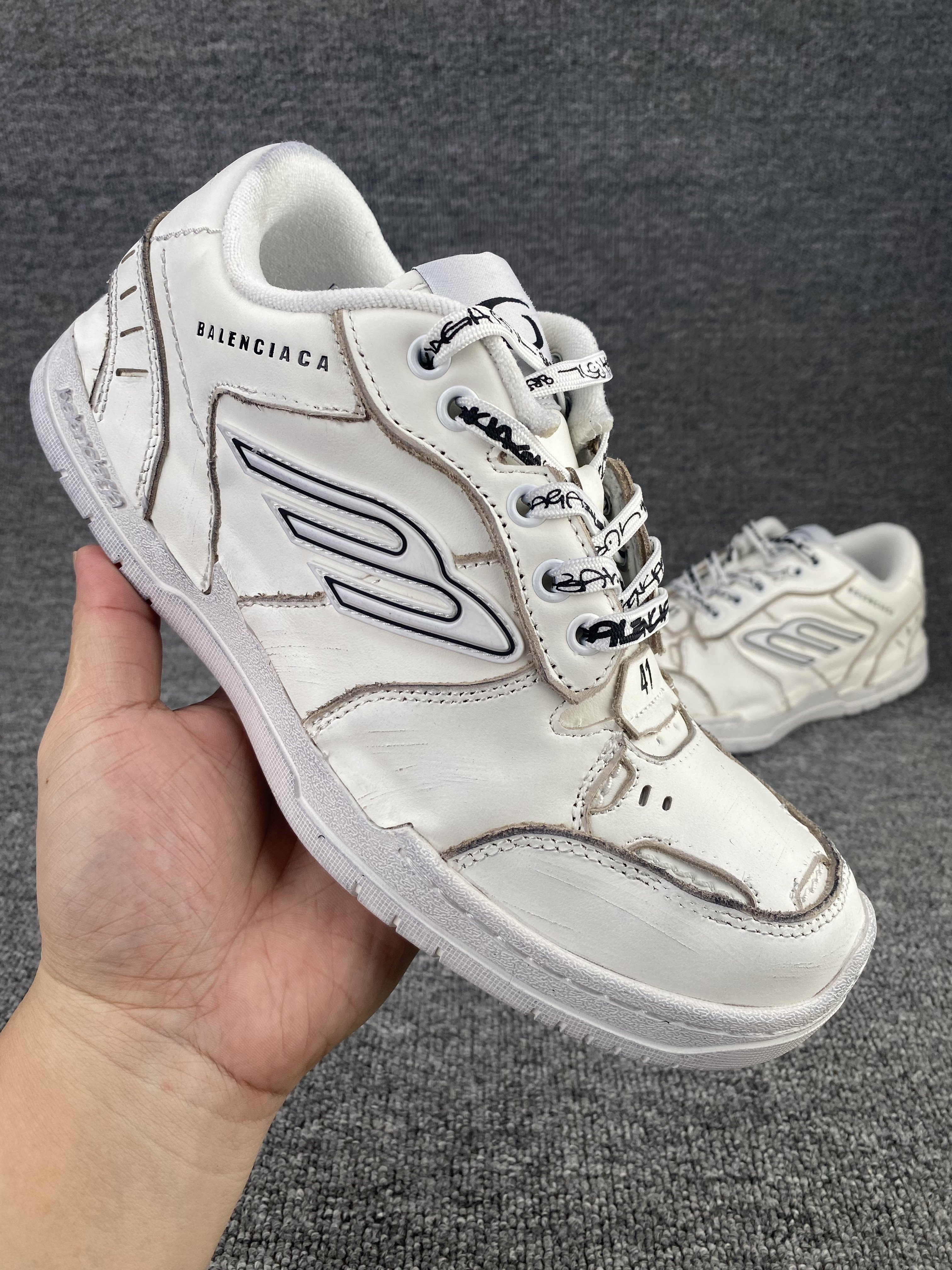 ua Ba*len*cia*ga hamptons medium worn-out sneaker in white(run one size large)