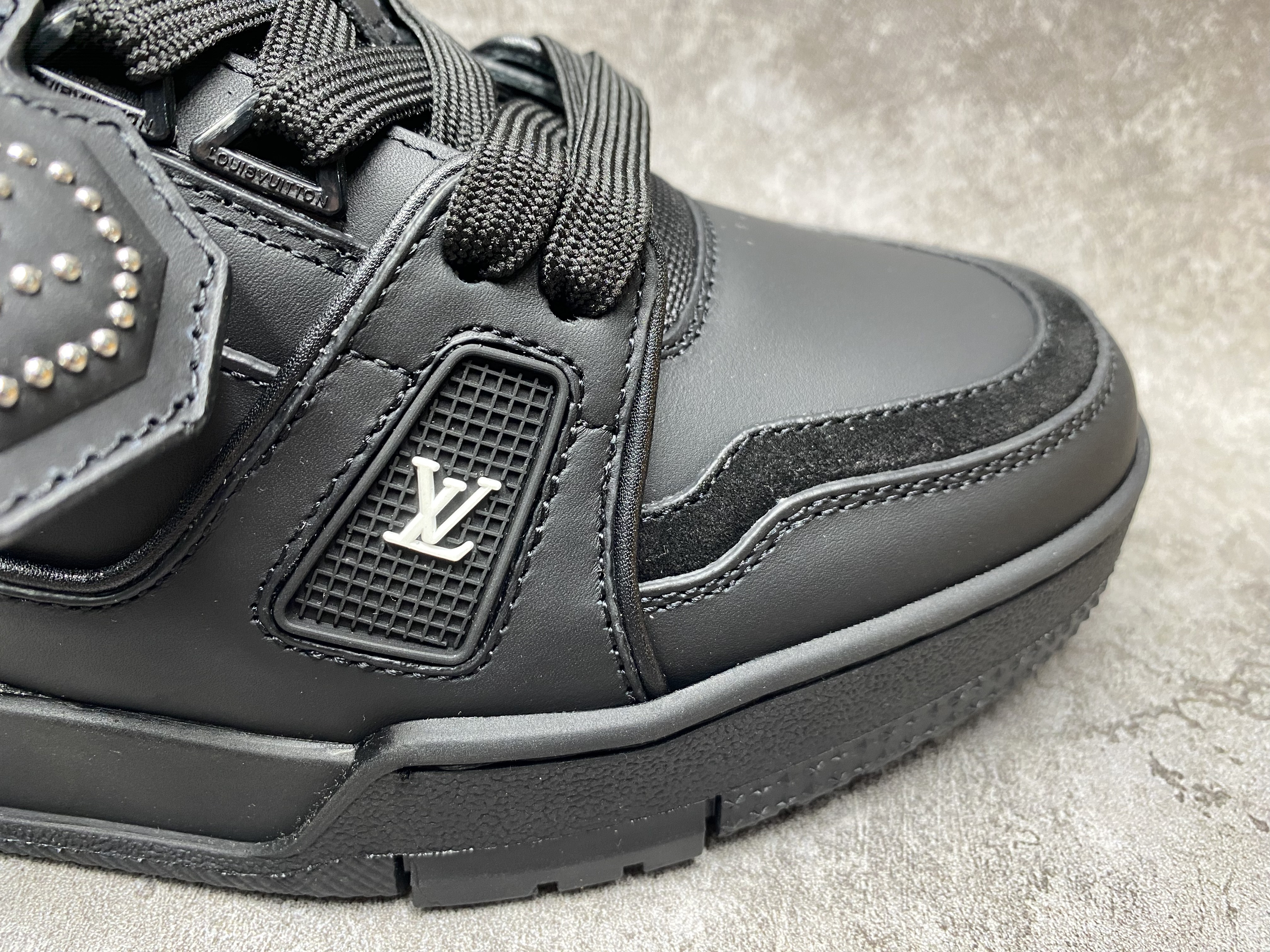 UA LV trainer Sneakers