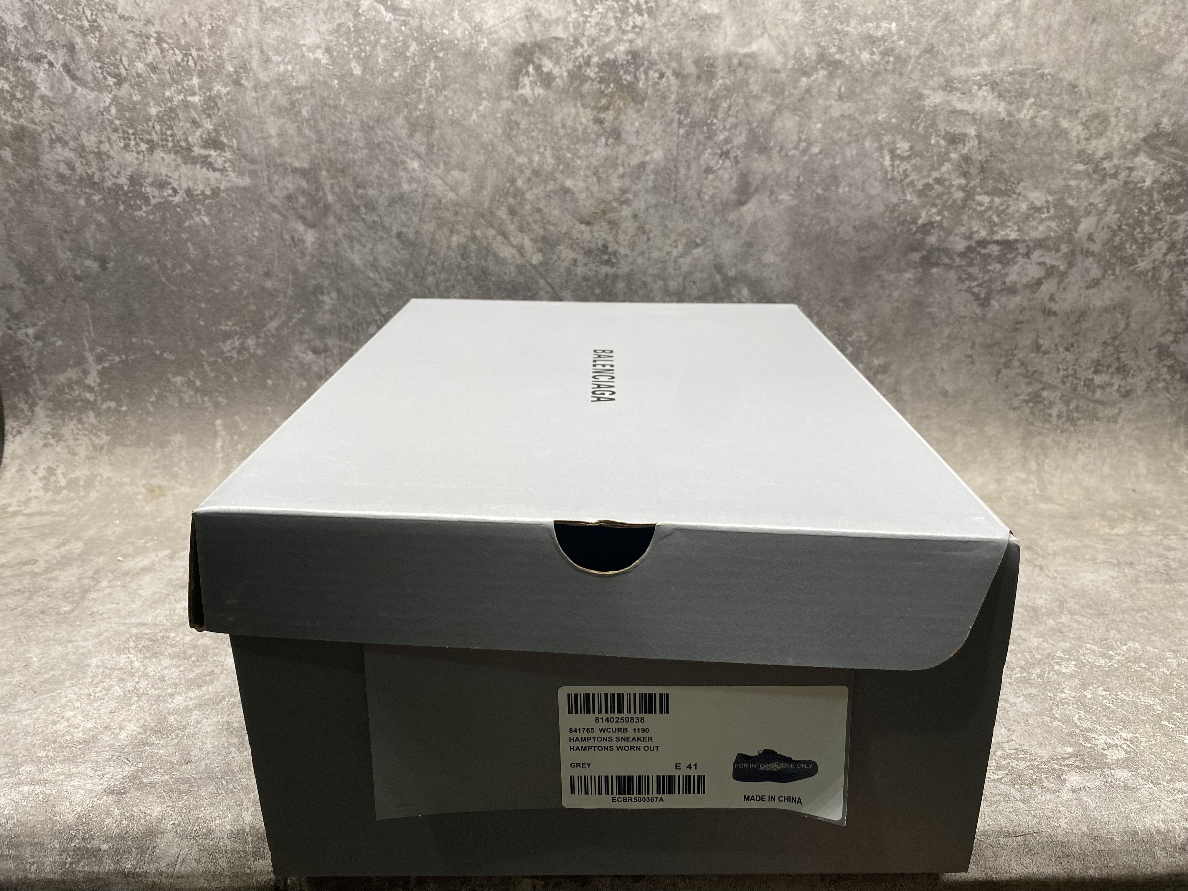 ua Ba*len*cia*ga hamptons worn-out sneaker (run one size large)