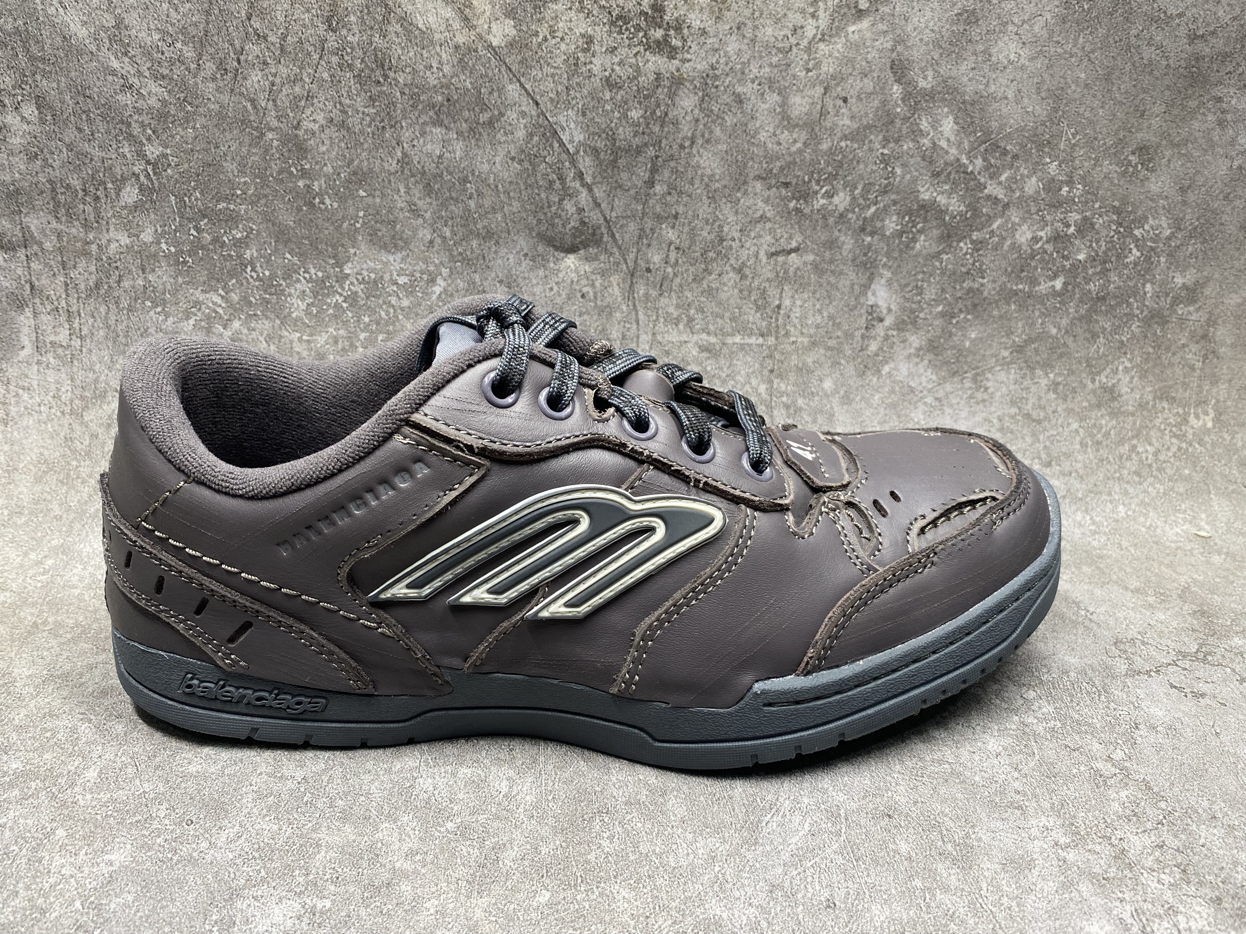 ua Ba*len*cia*ga hamptons worn-out sneaker (run one size large)