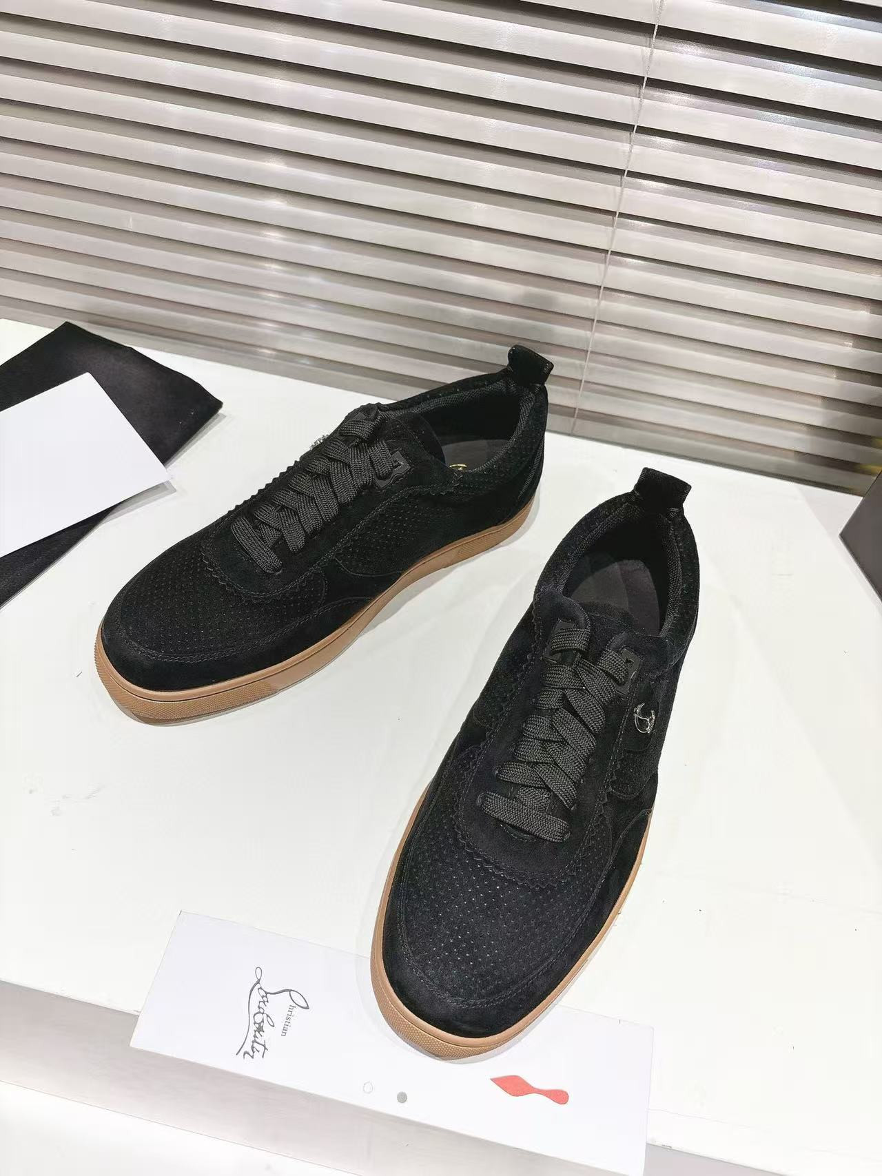 ua Ch**an louboutin sneaker
