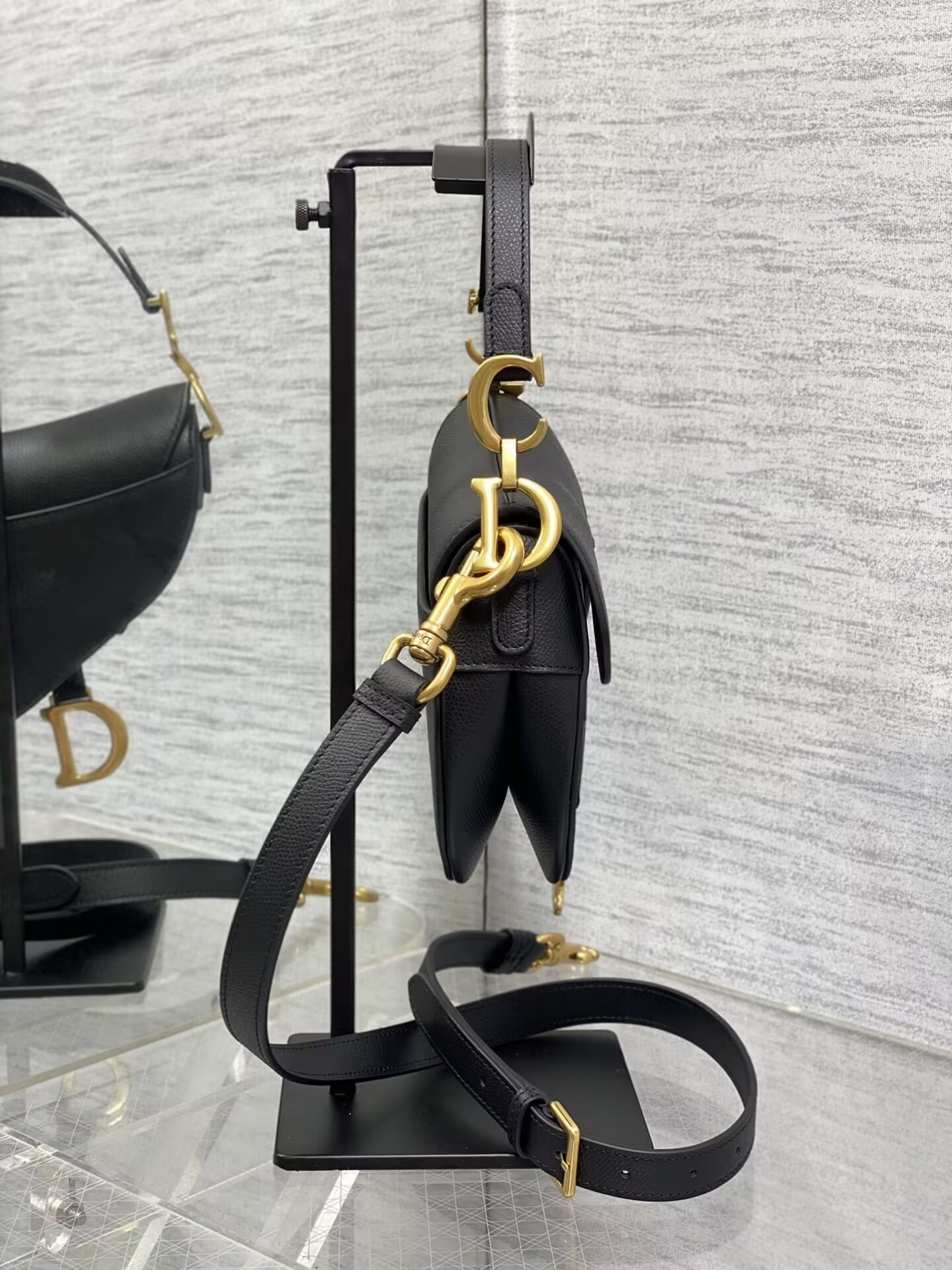 D*or mini saddle bag with strap black grained calfskin 19 x 16 x 5 cm