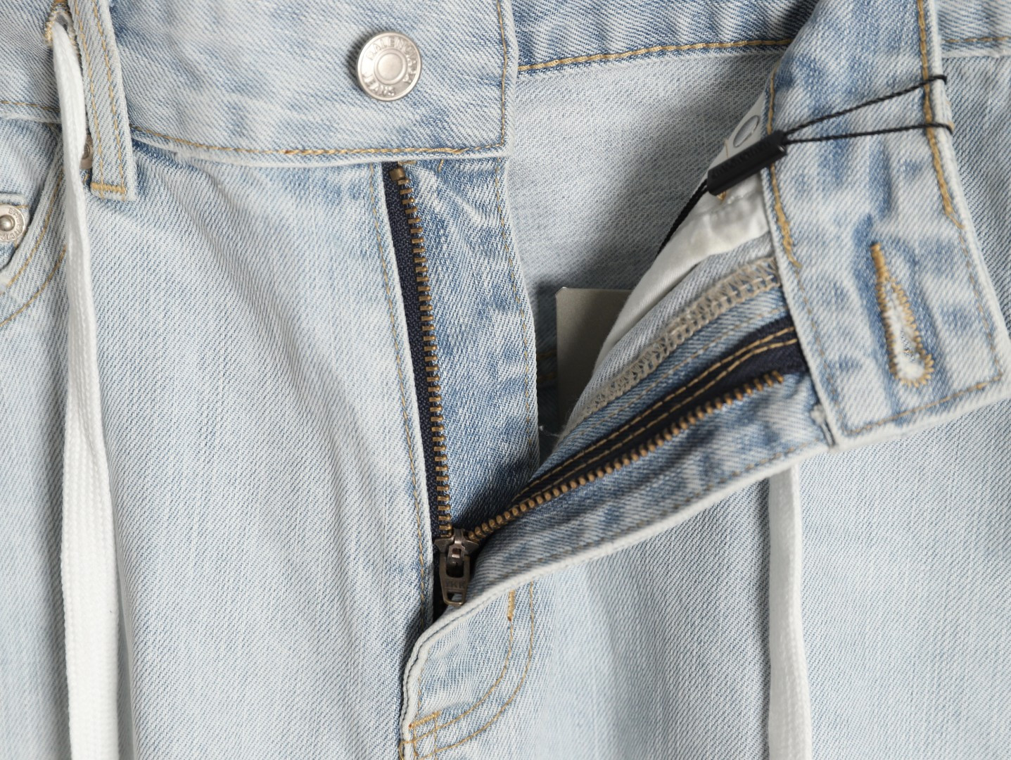 Ba*len*cia*ga 25ss shorts