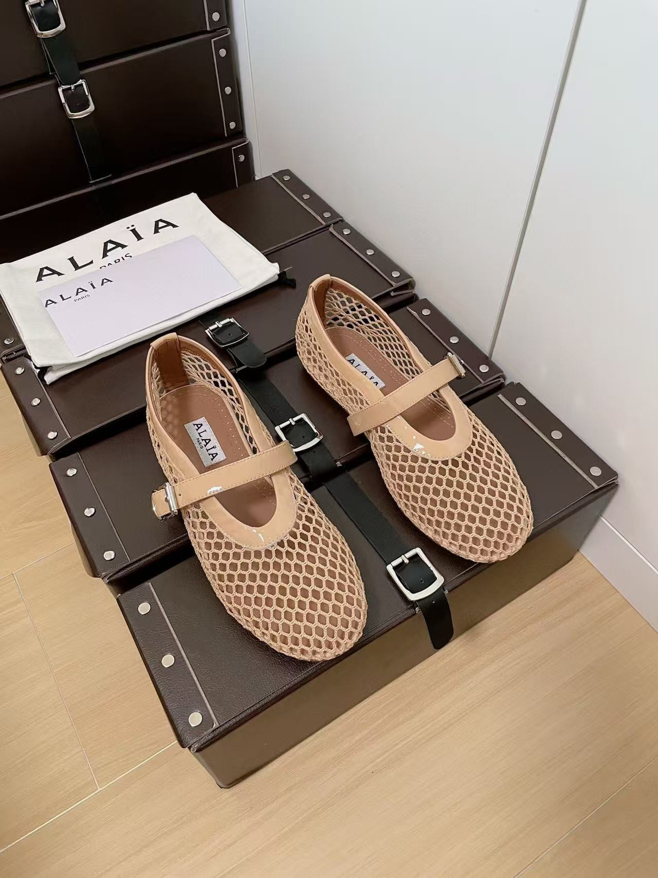 UA ALAÏA BALLET FLATS IN FISHNET