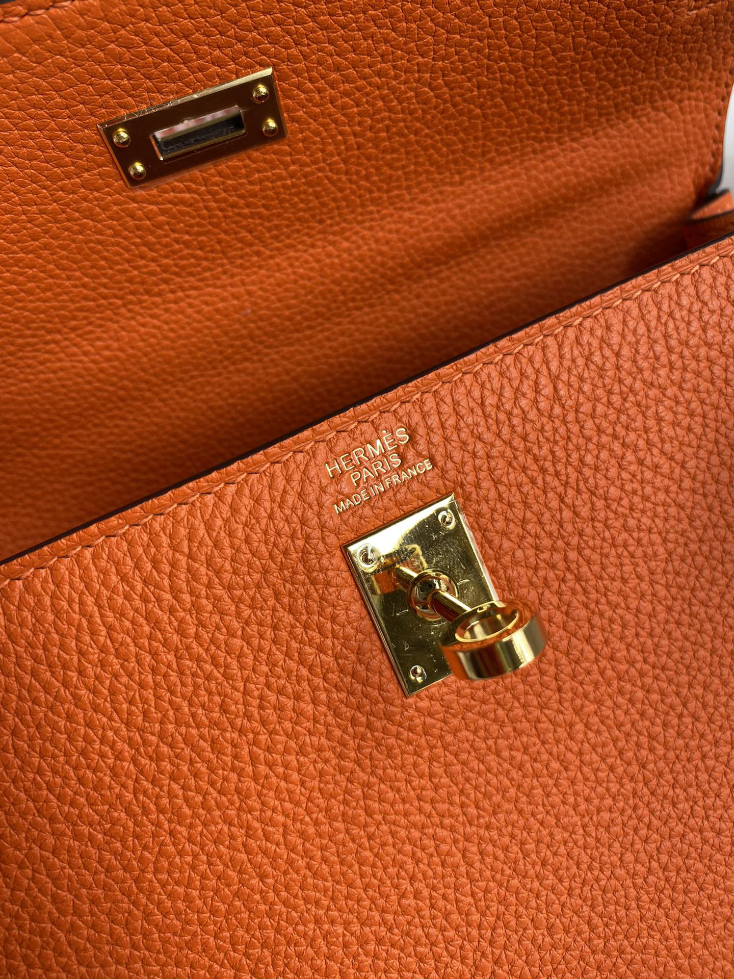 HERMÈS Kelly Gold-tone Hardware 25 28