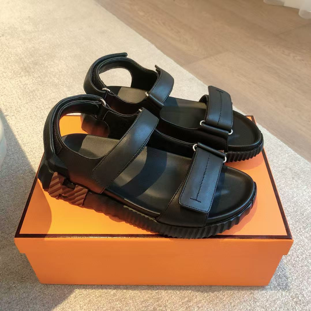 ua H**mes junior sandal
