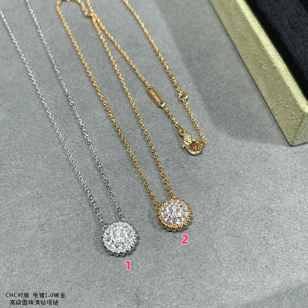 v*n cl*f & arpels round bead full Di*m*nd necklace