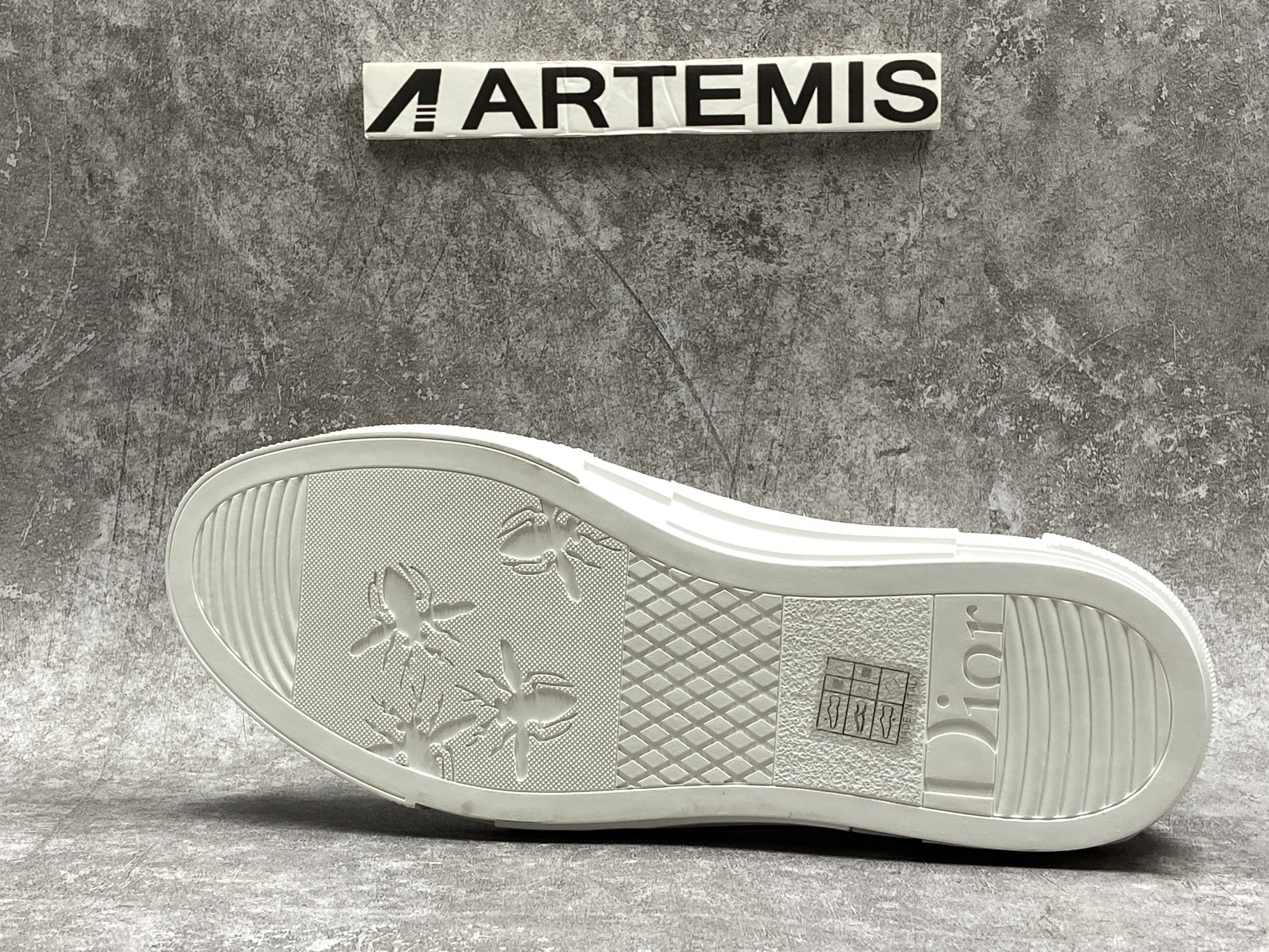 D*or b23 high top daniel asham newspaper