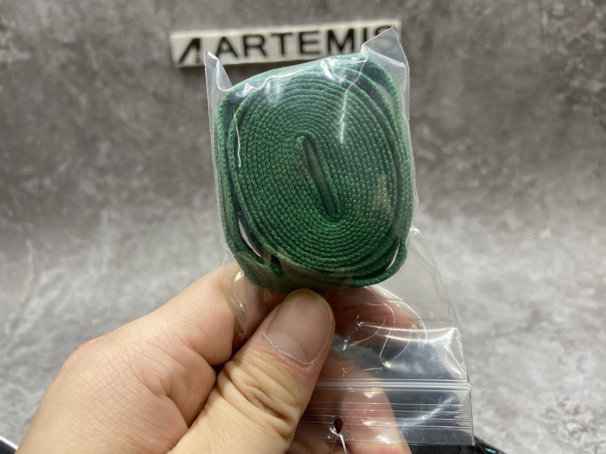 Air Jordan 1 Mid Green Toe