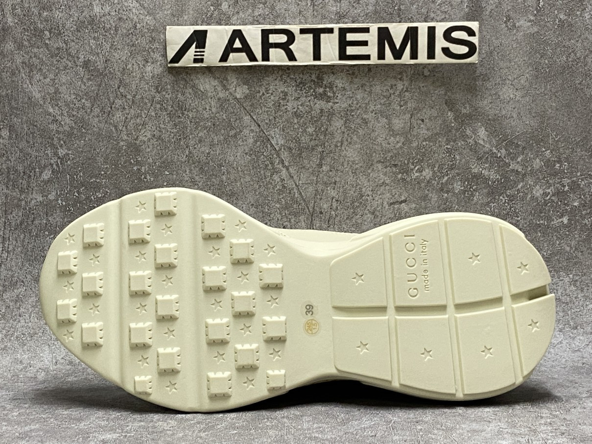 G*u*i rhyton logo ivory