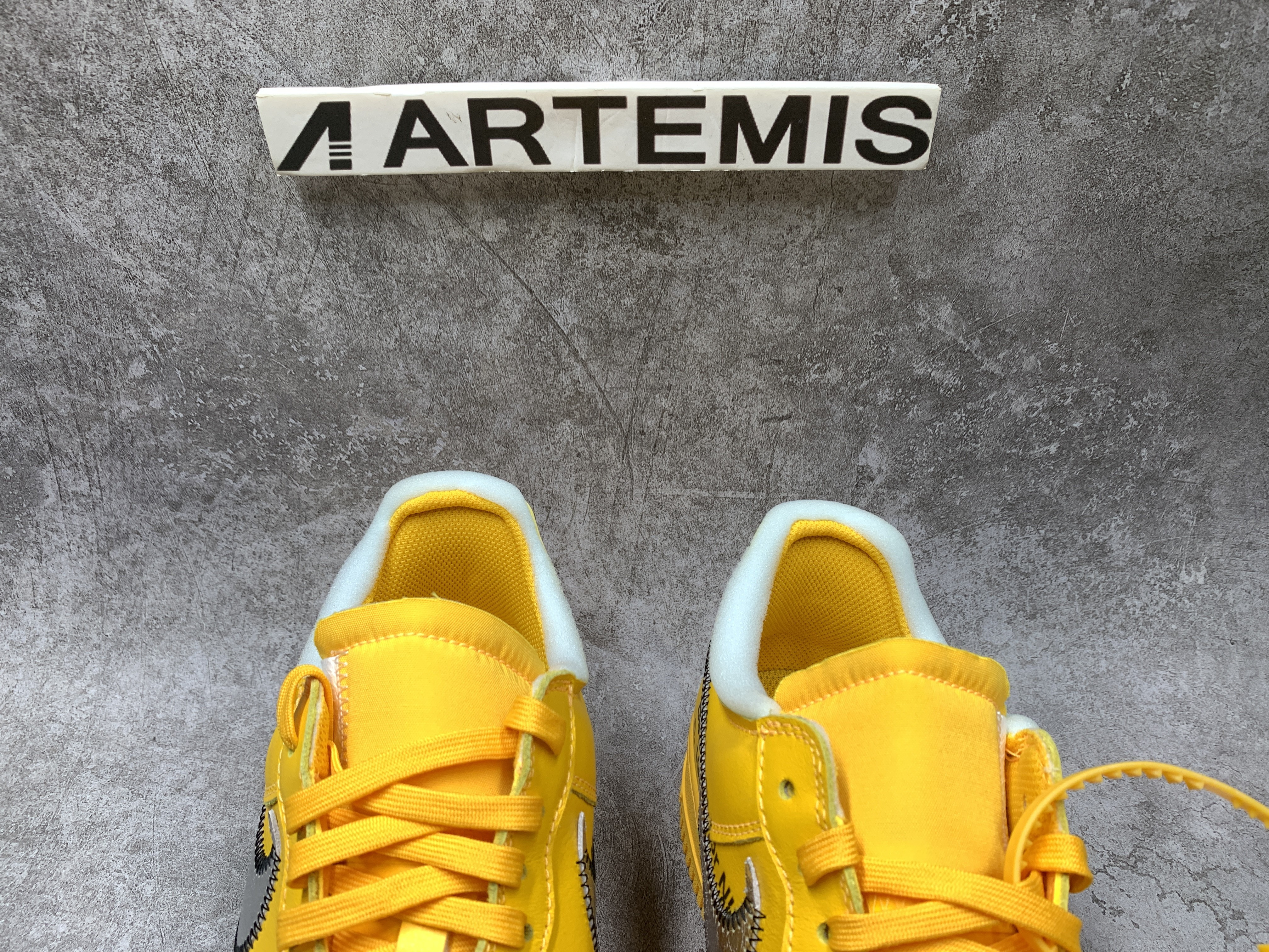 Air Force 1 x Off-White Low University Gold