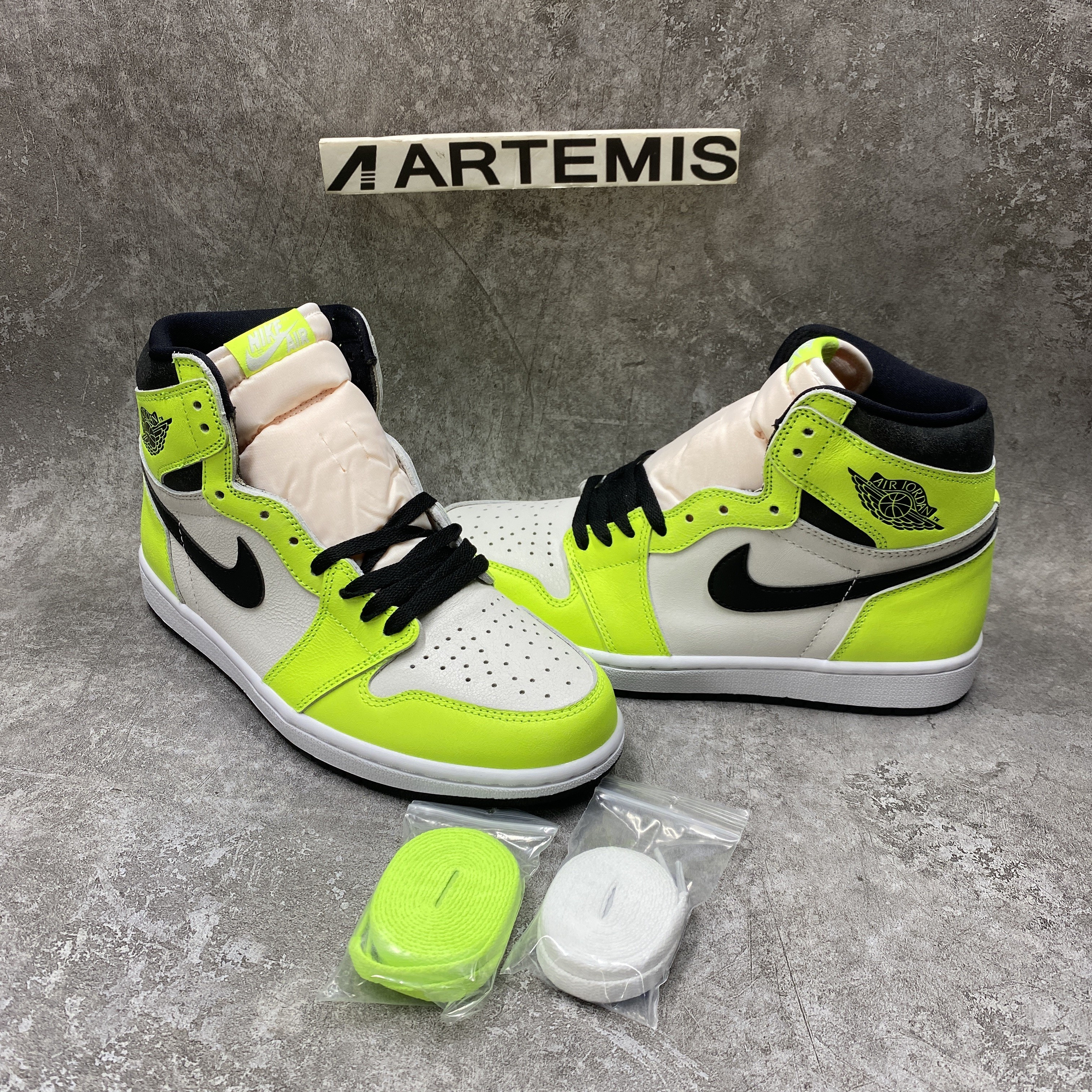 Air Jordan 1 High OG Volt