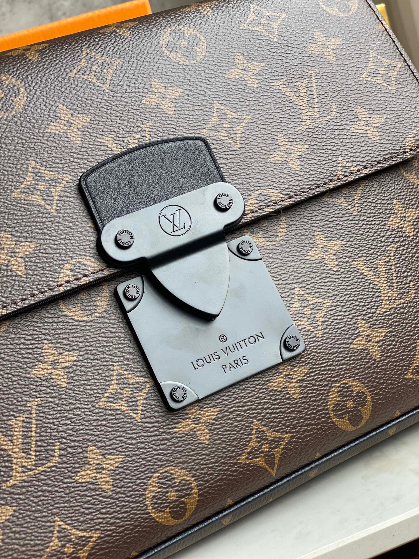 LV S LOCK 4A M80560