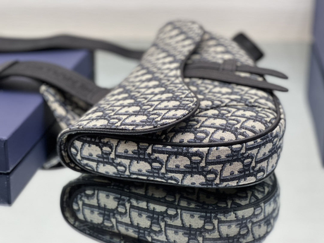 D*or saddle bag beige and black D*or oblique jacquard  26 x 19 x 4.5 cm