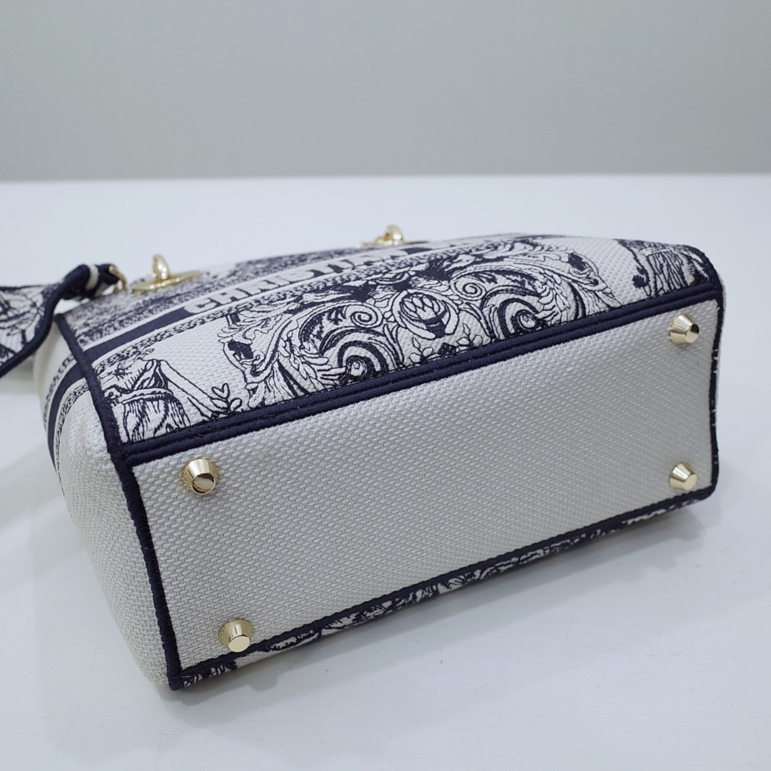 medium D*or lady d-lite bag  24 x 20 x 11 cm