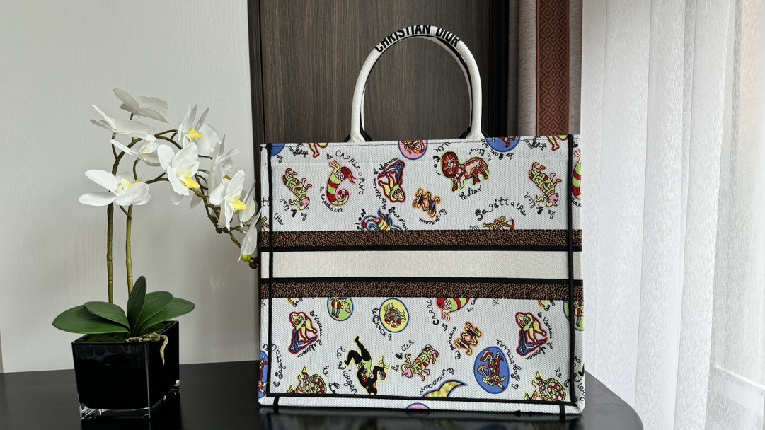 large D*or book tote white multicolor dragon zodiac embroider 16.5 x 14 x 7.5 inches