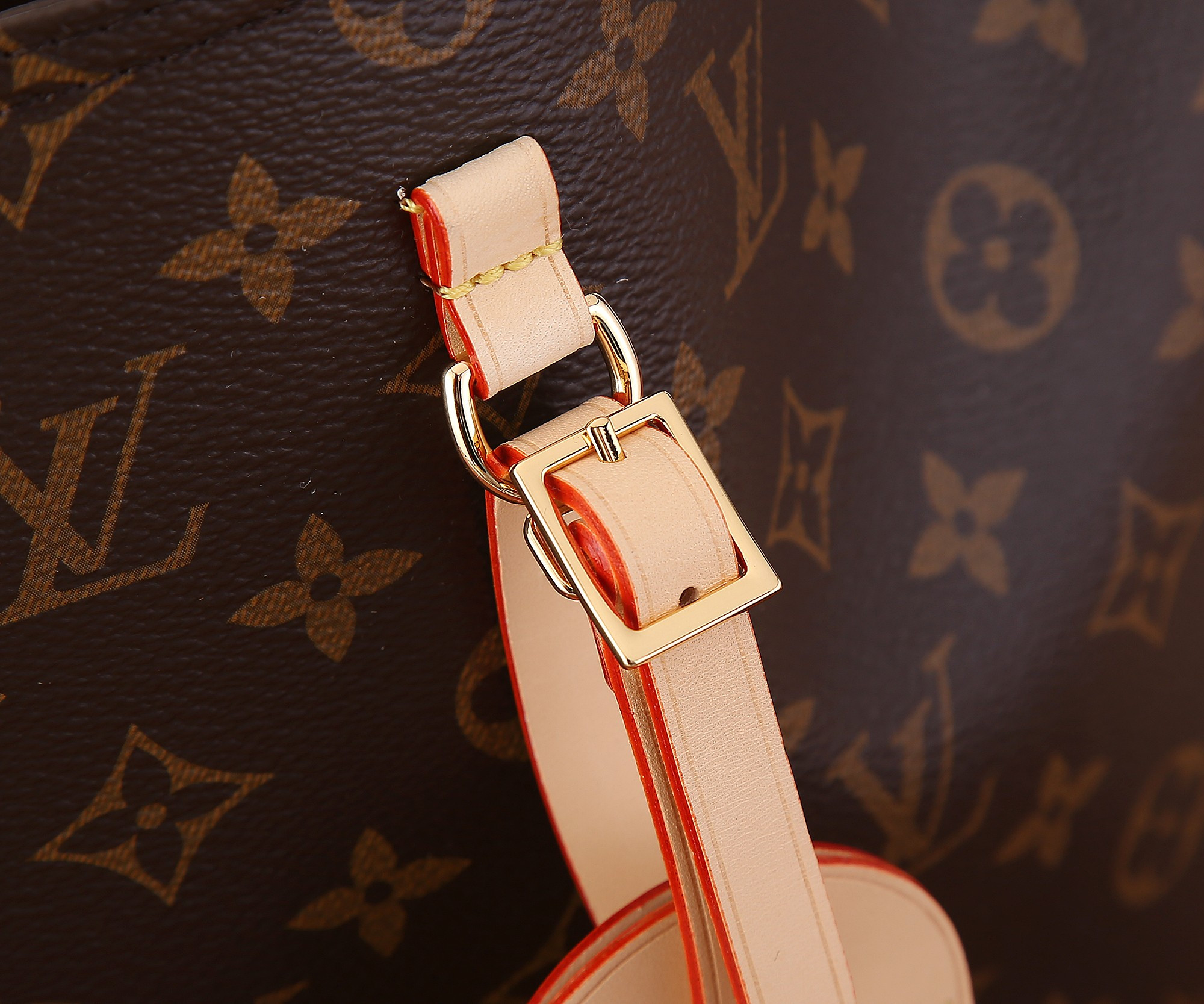 LV Atlantis GM M46817 13.4 x 13.4 x 5.3 inches