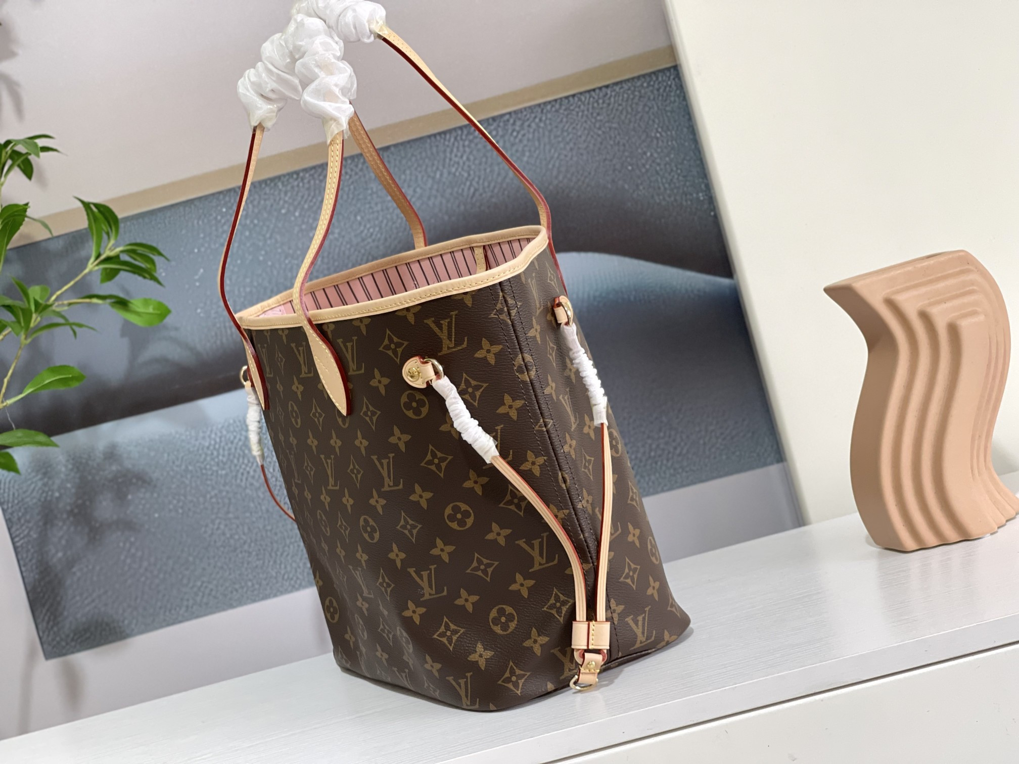 l0*is V*t0n m40995 neverfull mm 12.6 x 11.4 x 6.7 inches without box