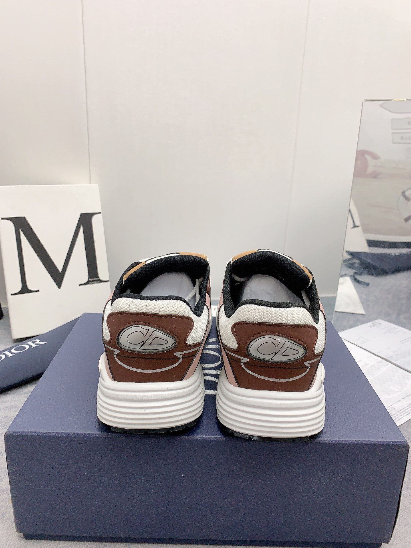 ua D*or b30 white brown beige