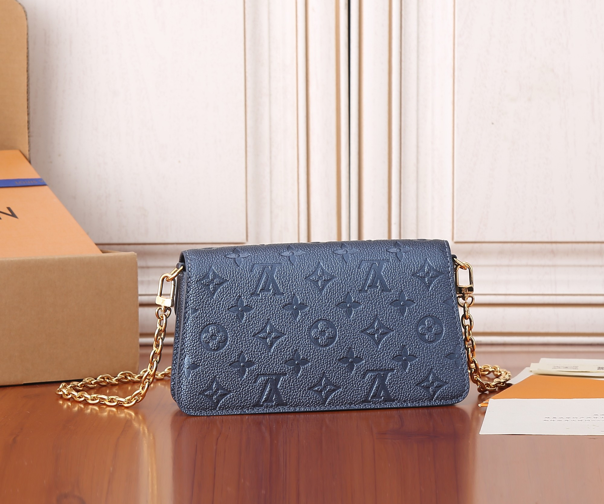 LV Wallet On Chain Métis   M82671    7.5 x 4.3 x 2.2 inches