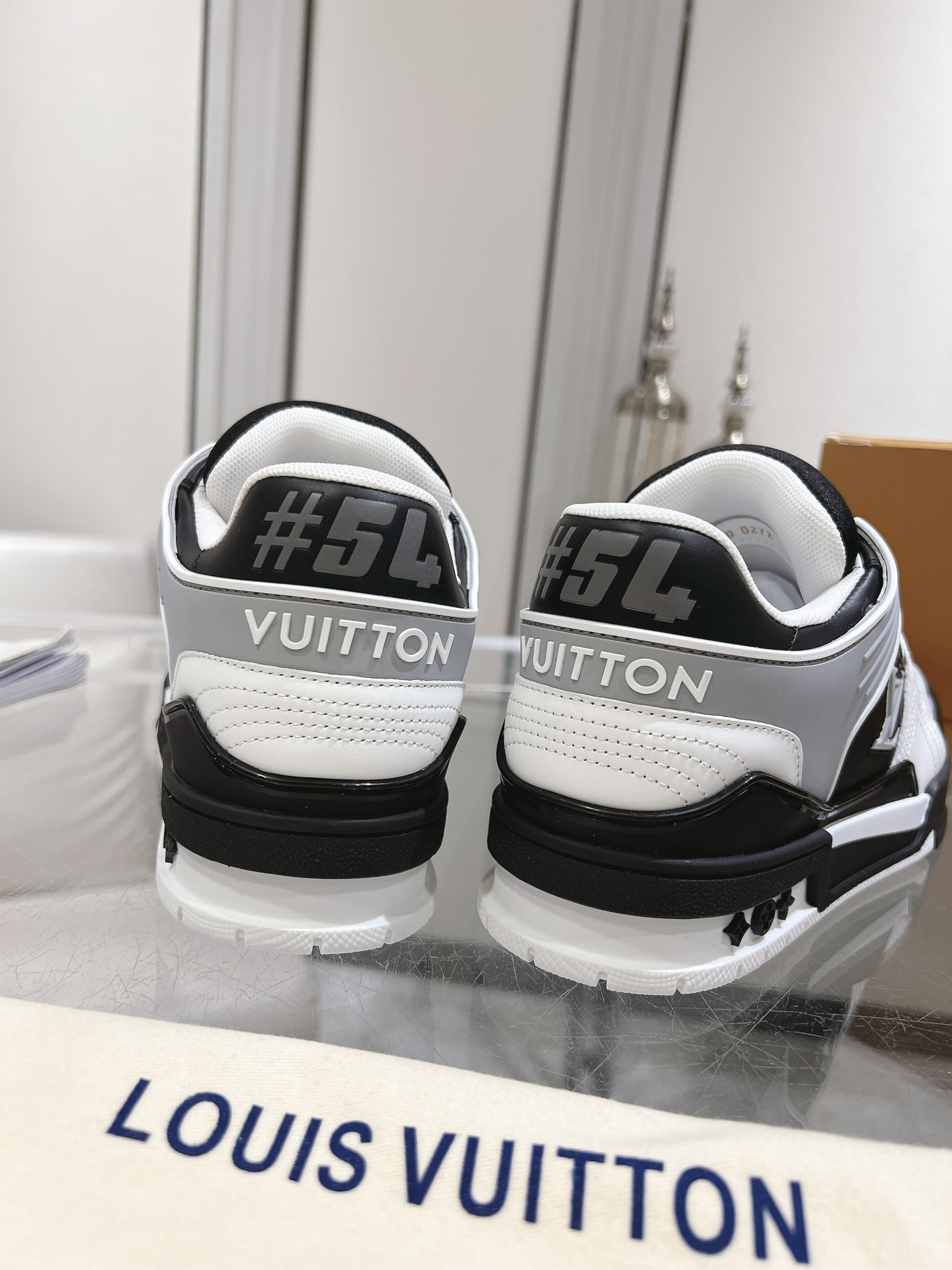 UA LV Trainer Sneaker