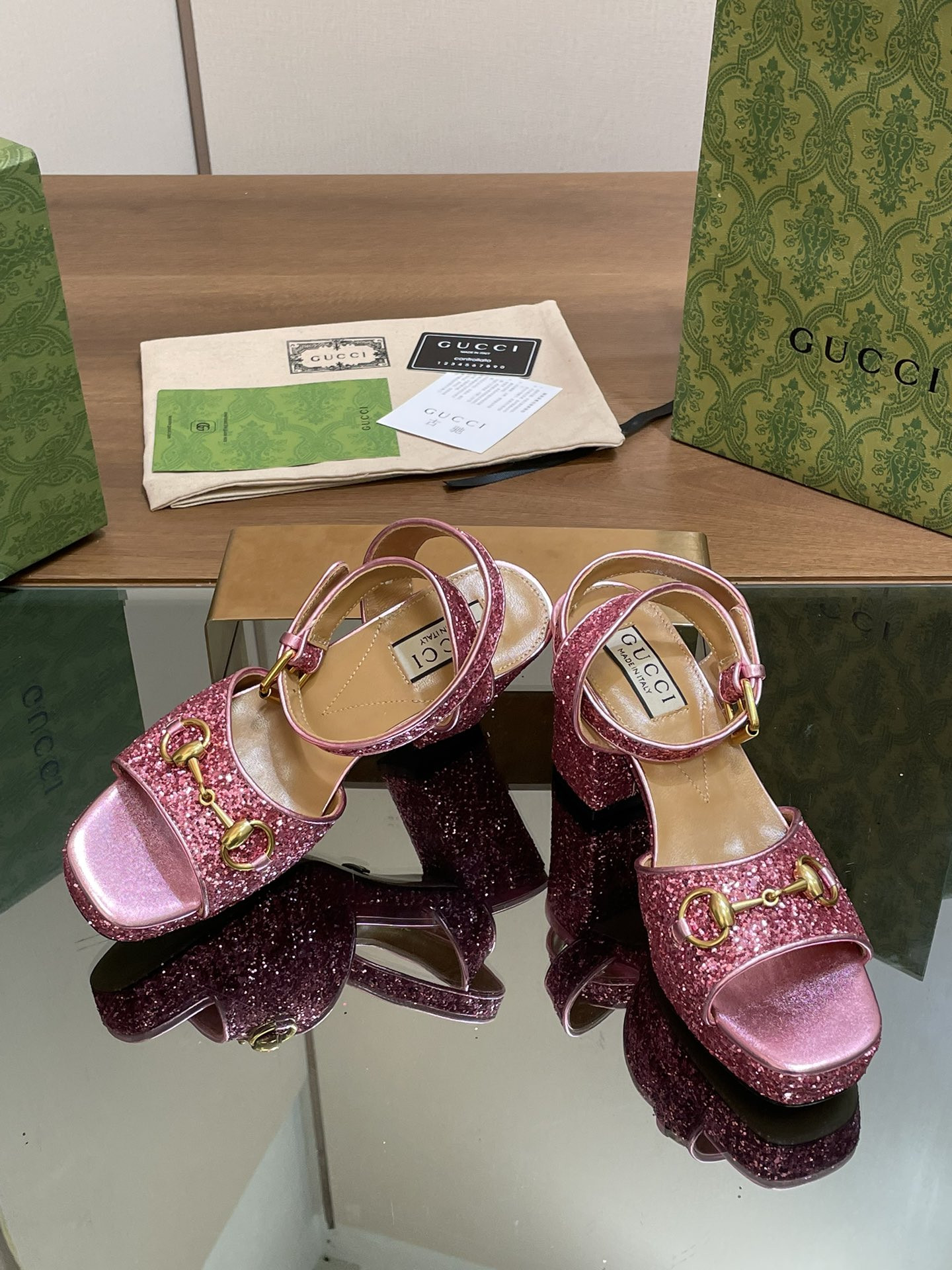 ua G*u*i horsebit platform sandal