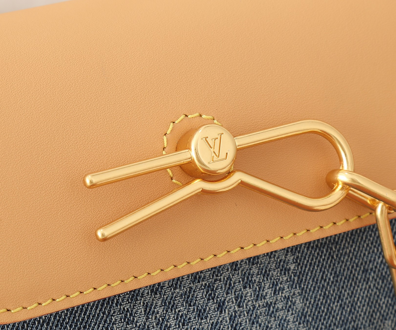 LV Nano Steamer N40751 5.9 x 7.1 x 2.8 inches