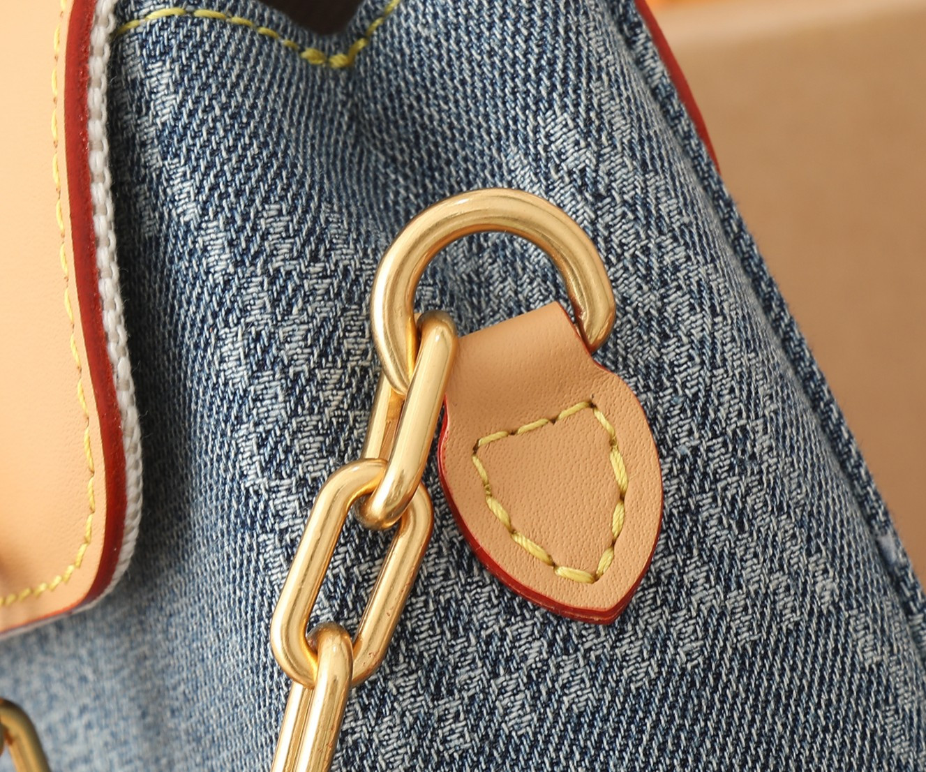 LV Nano Steamer N40751 5.9 x 7.1 x 2.8 inches