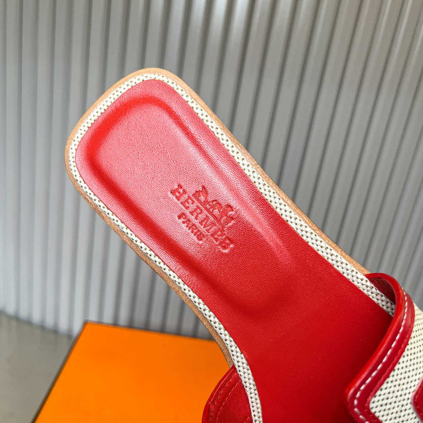 ua H**me5 oran sandal