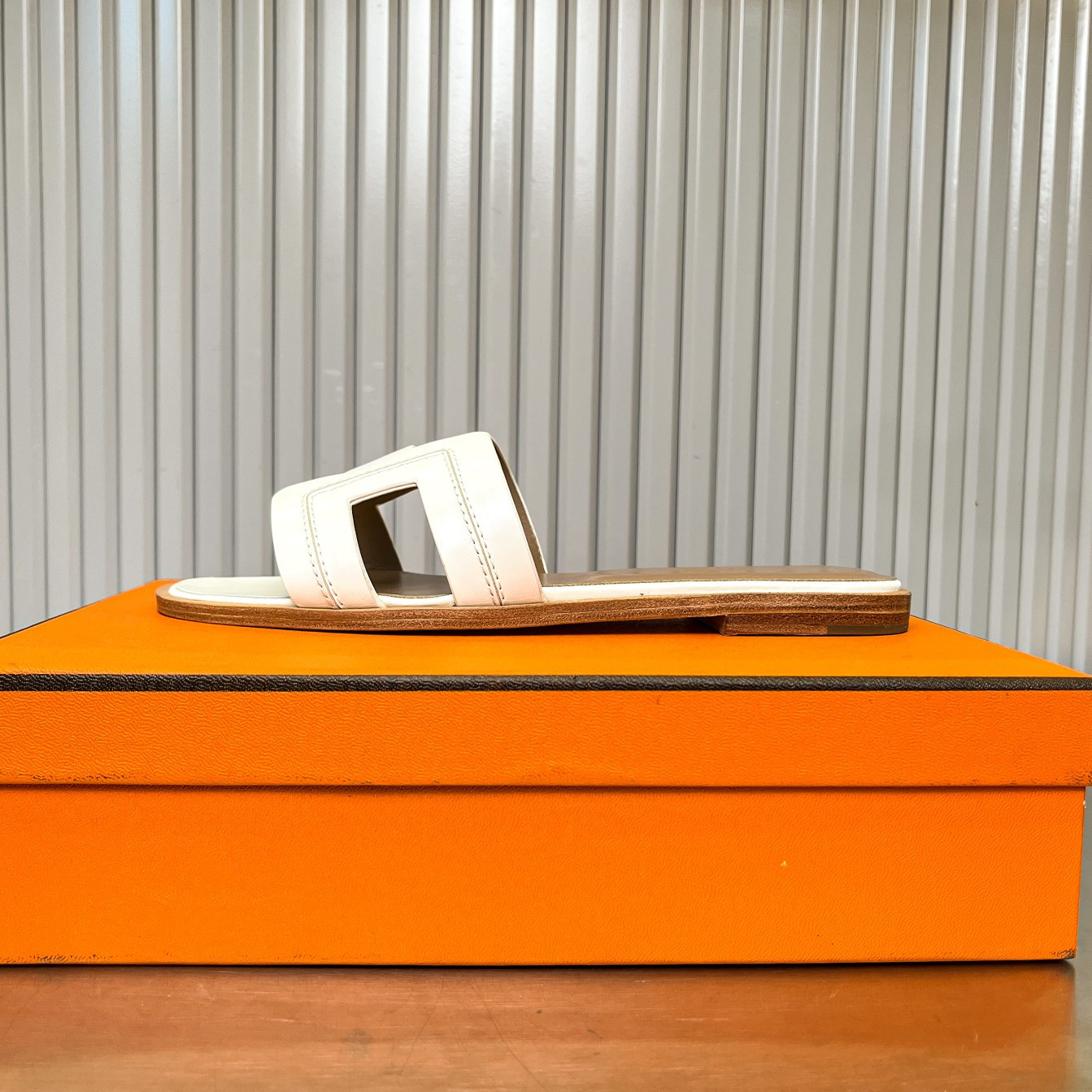 ua H**me5 oran sandal