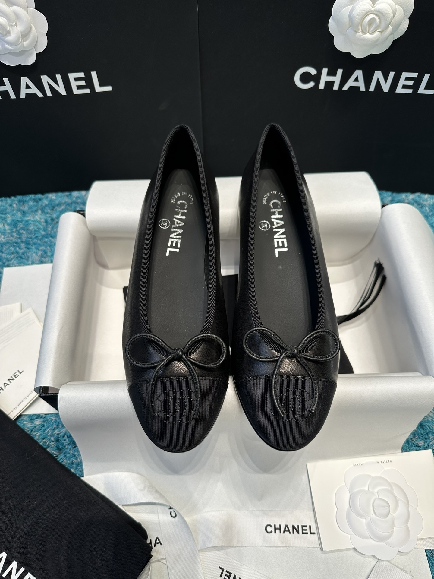 ua Ch*el ballet flats