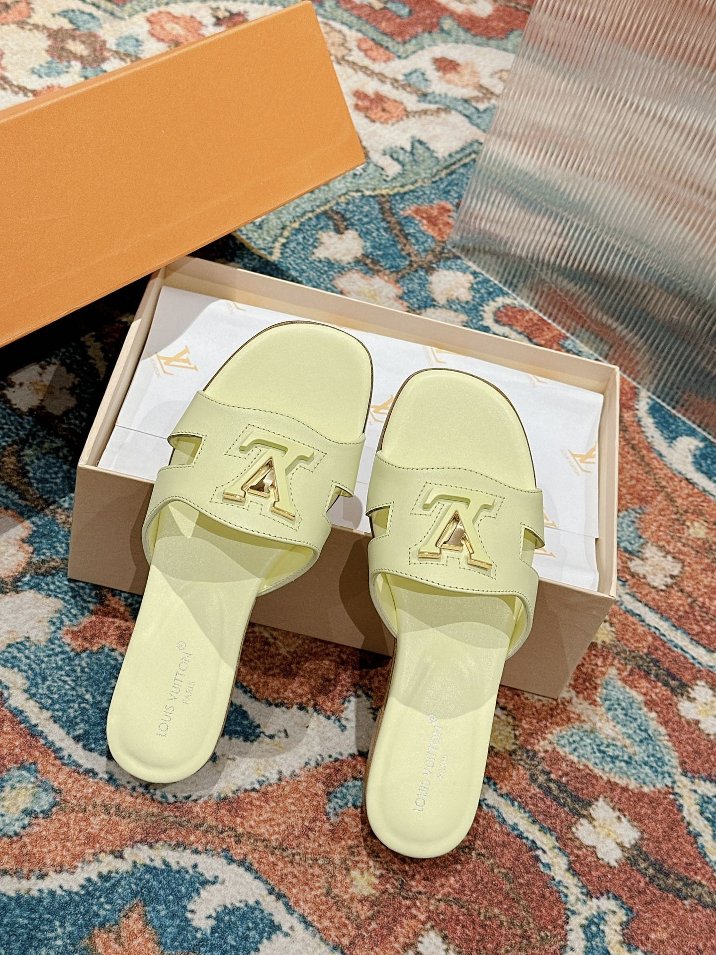 UA LV Flat Mule