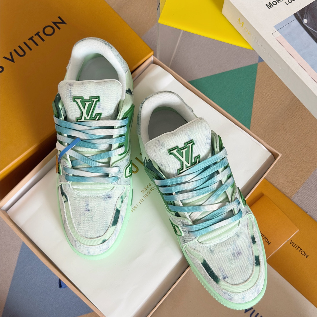 UA LV Trainer Sneaker