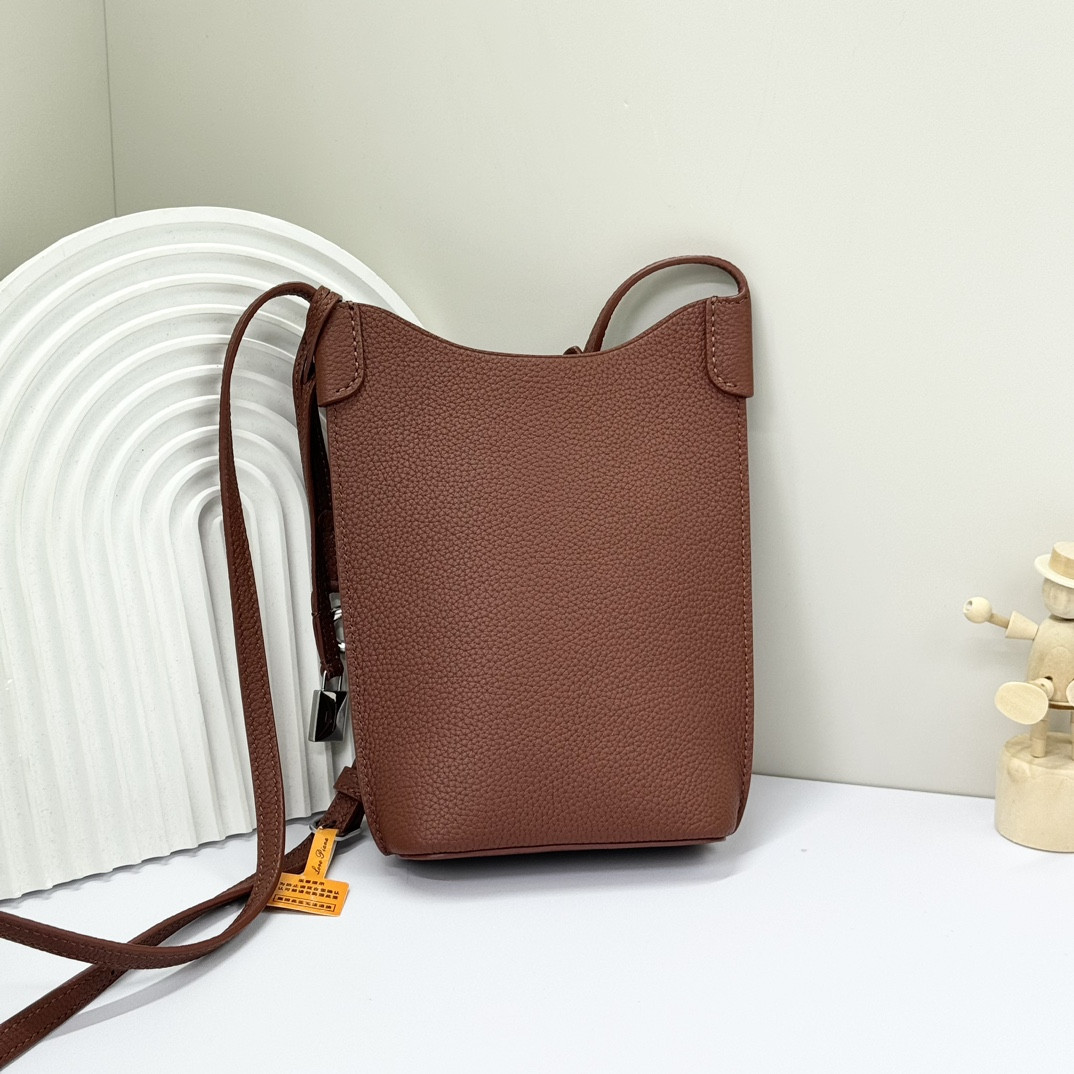 L**o p*ana mini bale bag calfskin 20x15x4cm