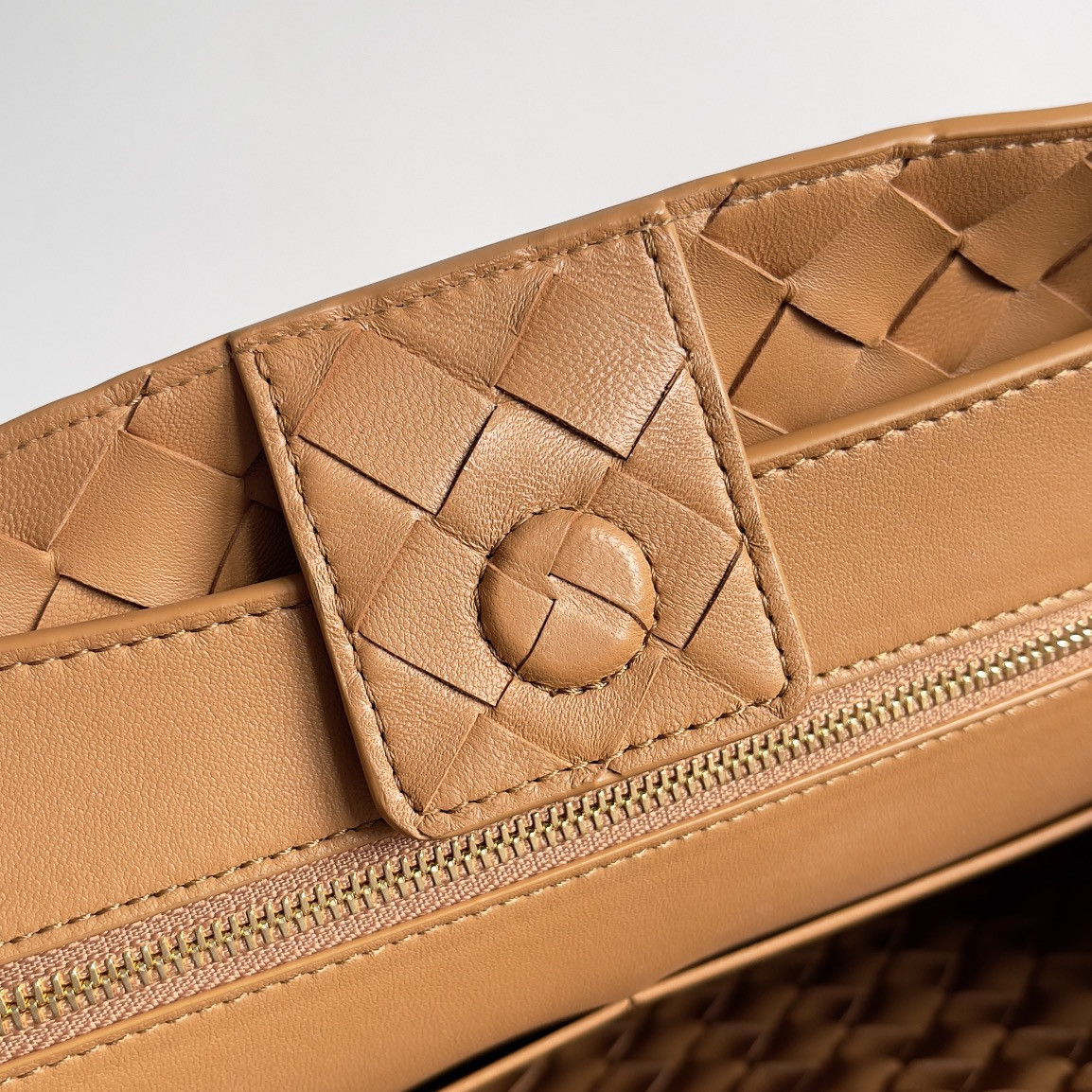 bo*te*ga Ve*ne*ta medium andiamo 32x25x11cm