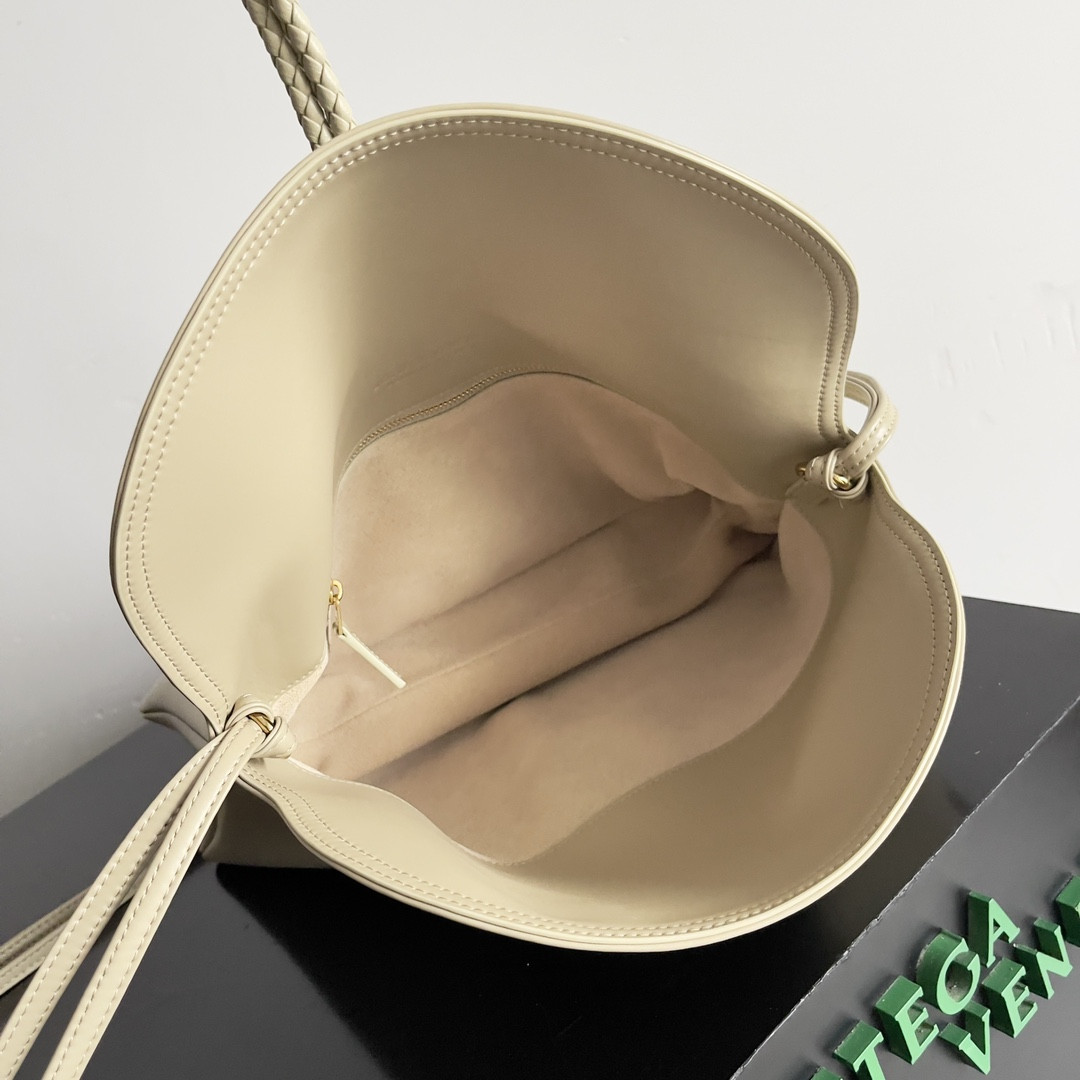 bo*te*ga Ve*ne*ta liberta 23 x 35 x 6cm