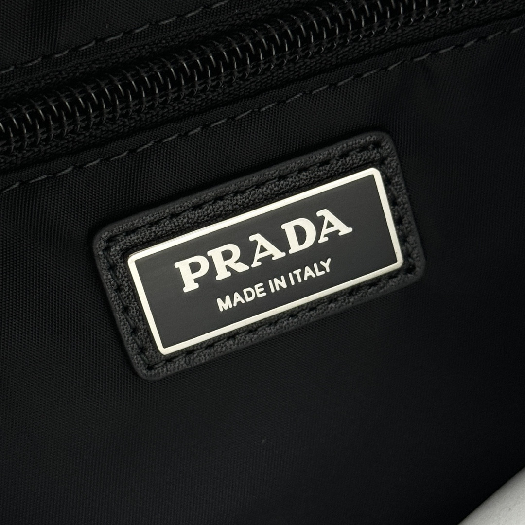 Pra*a re-nylon x leather shoulder bag 18x24x5.5cm