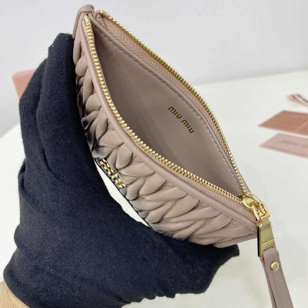 Miu Miu Matelassé nappa leather card holder 8X15cm