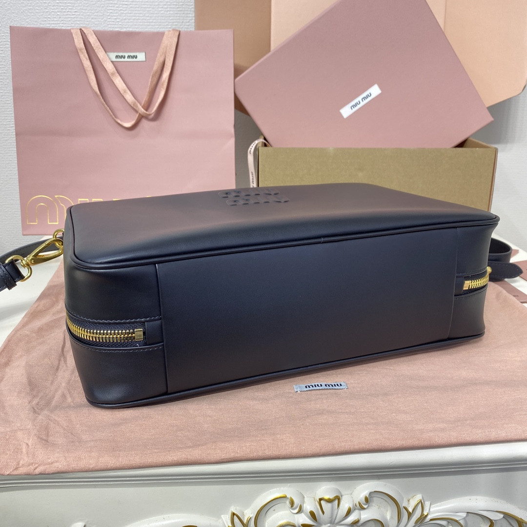 Miu Miu Leather Beau bag 23x34x10cm