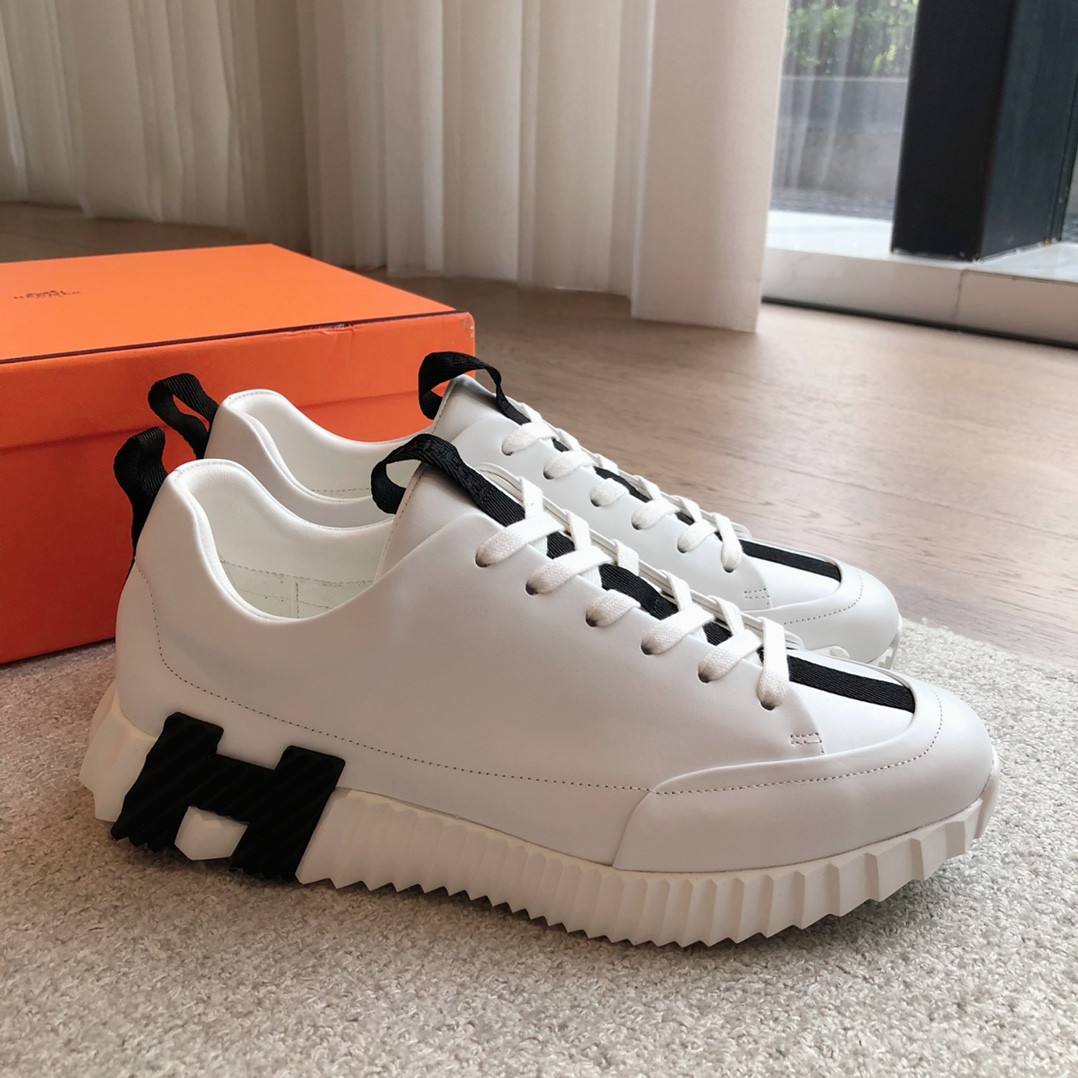 ua H**me5 bouncing sneaker