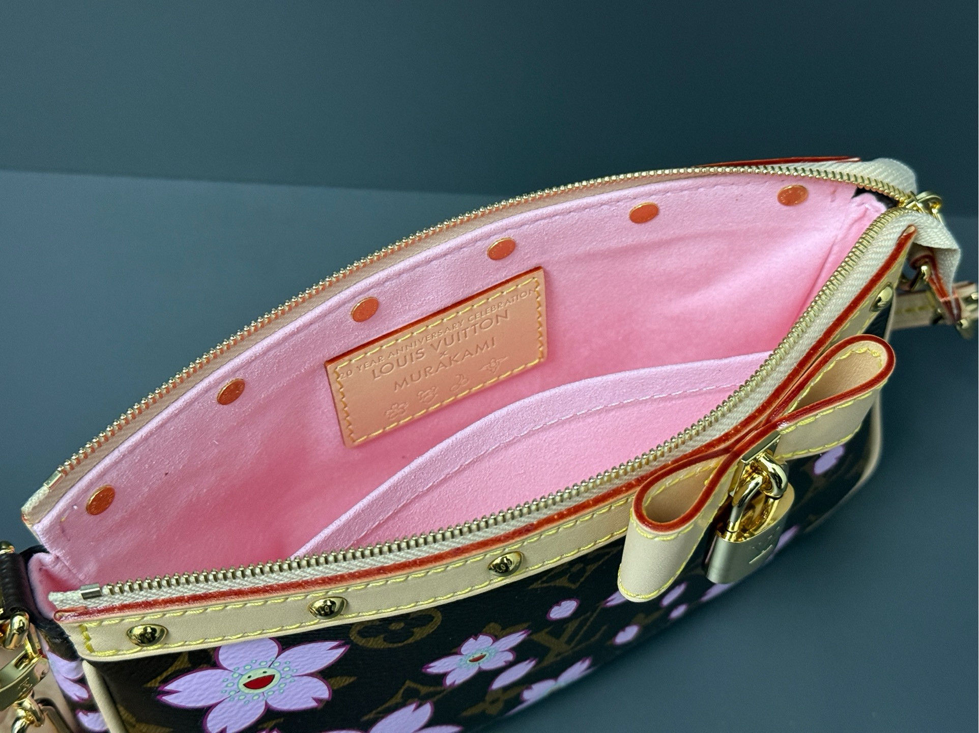 LV × TM Pochette Accessory M13666 22x13x4cm