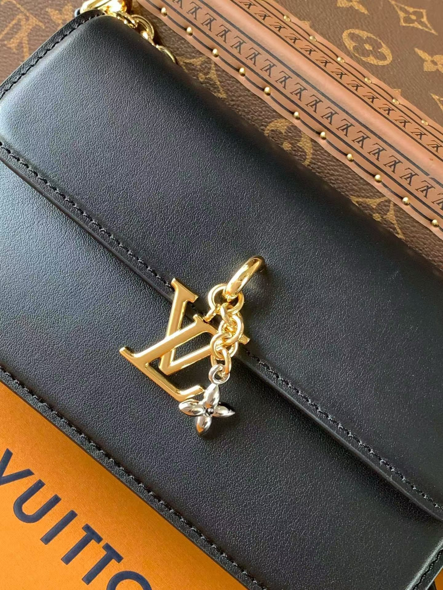 LV Wallet On Chain LV Bloom M14564 20x11.5x4cm