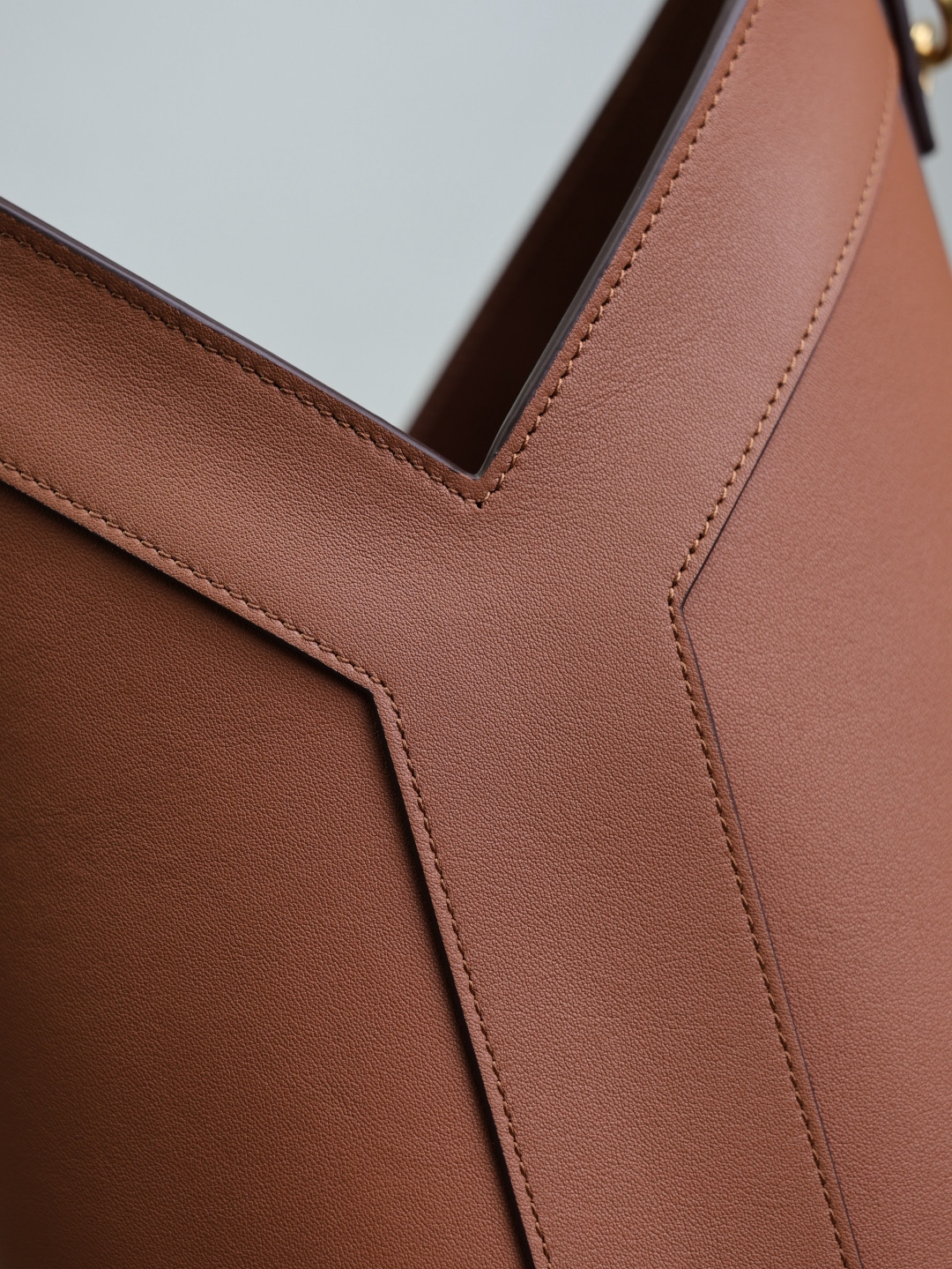 Y*L y top-handle bucket in leather 25x22-34x3-15cm