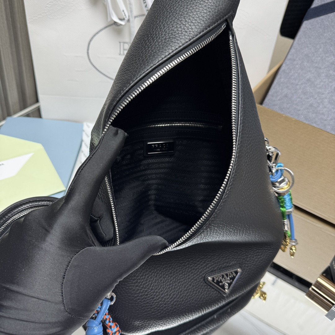 Pra*a cross leather bag 47.5x26.5x10cm