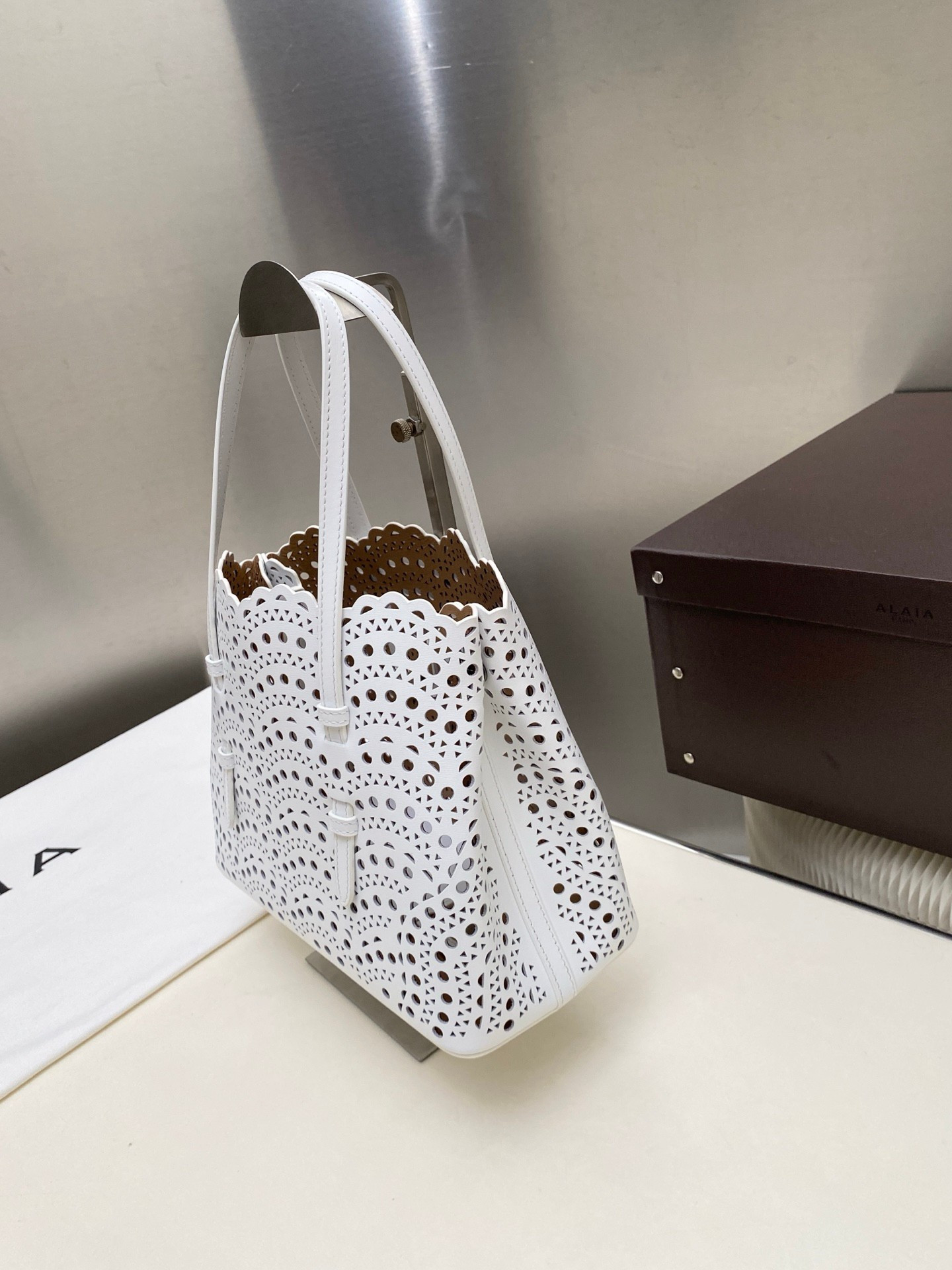 ALAÏA Mina 25 bag 25x20x12cm