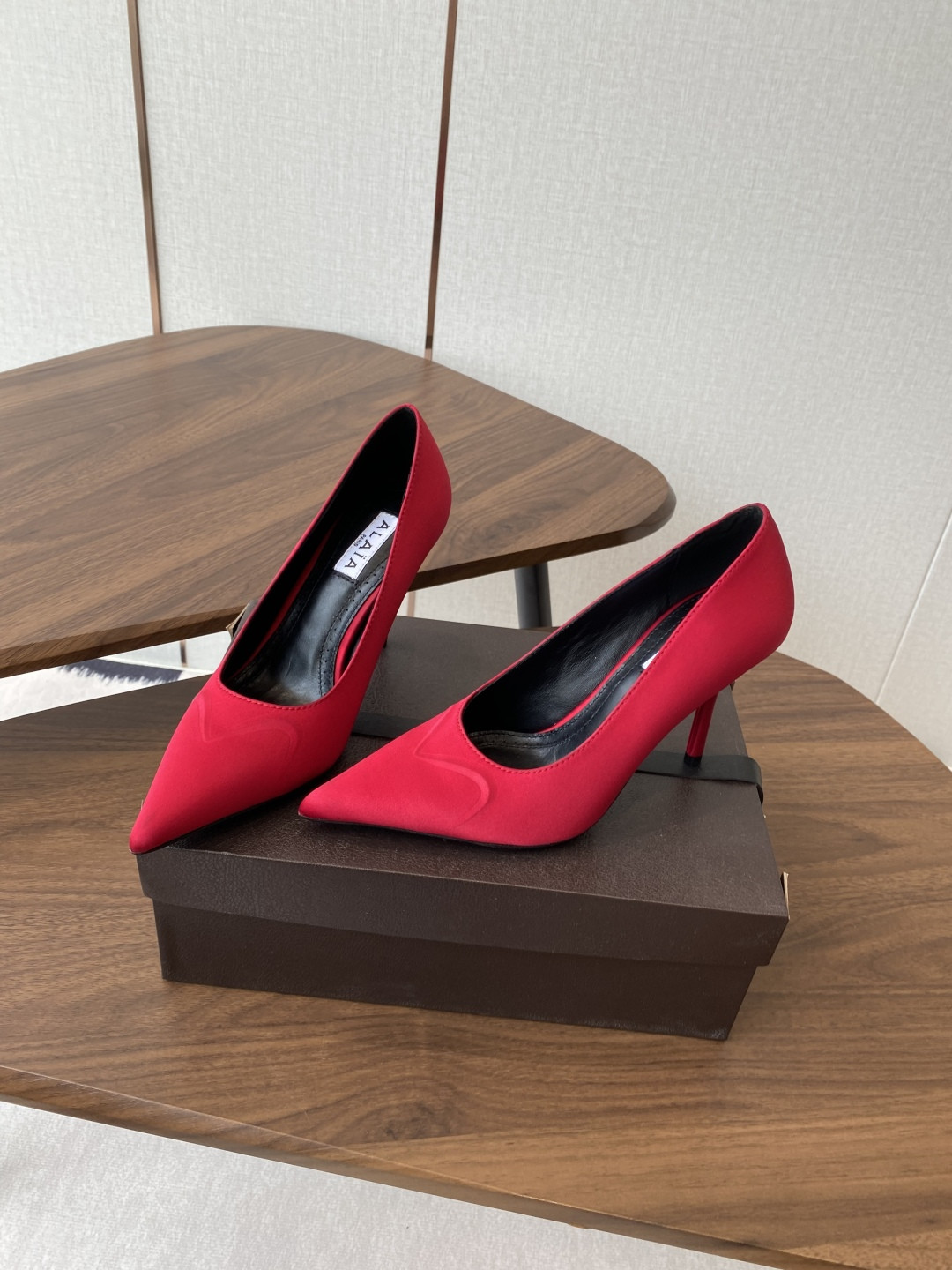 UA Alaia Pointy-Toe Pumps 9cm Heel(Customized Size 7-10 days production time)