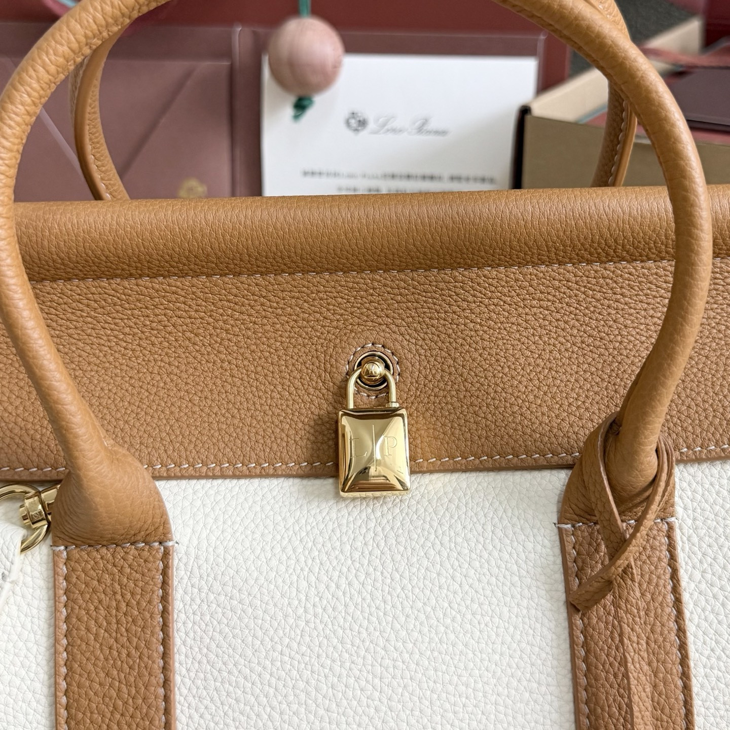 L**o p*ana loom l25 calfskin 25x18x12.5cm