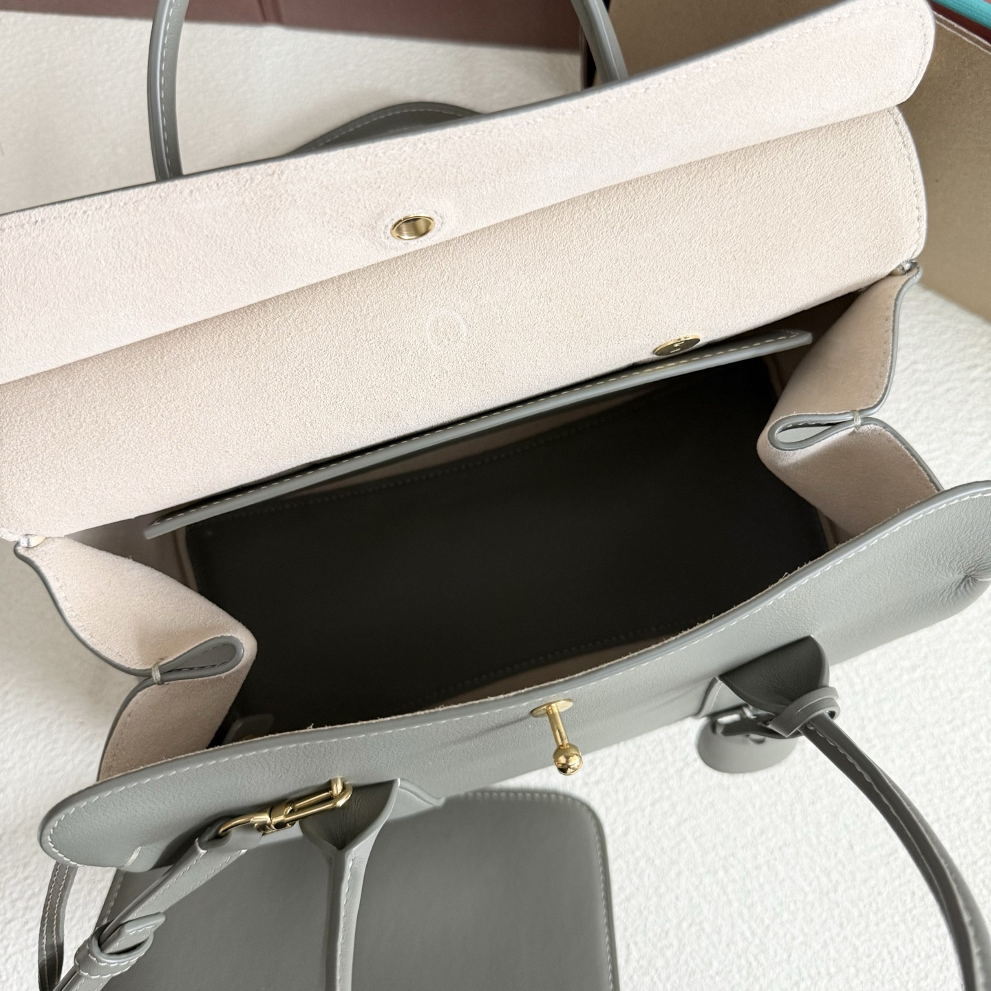 L**o p*ana loom l25 calfskin 25x18x12.5cm